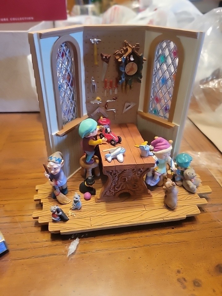 Hallmark Keepsake Santa\'s Toy Shop 1996 Signature Collection Signed By 4 People