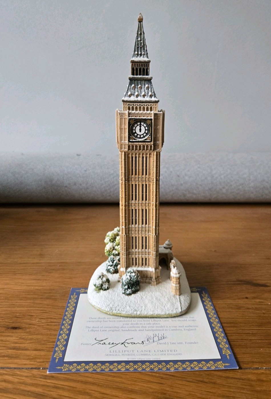 Lilliput Lane Big Ben in Winter L2300 - 1999 Millennium Edition - Rare Heritage