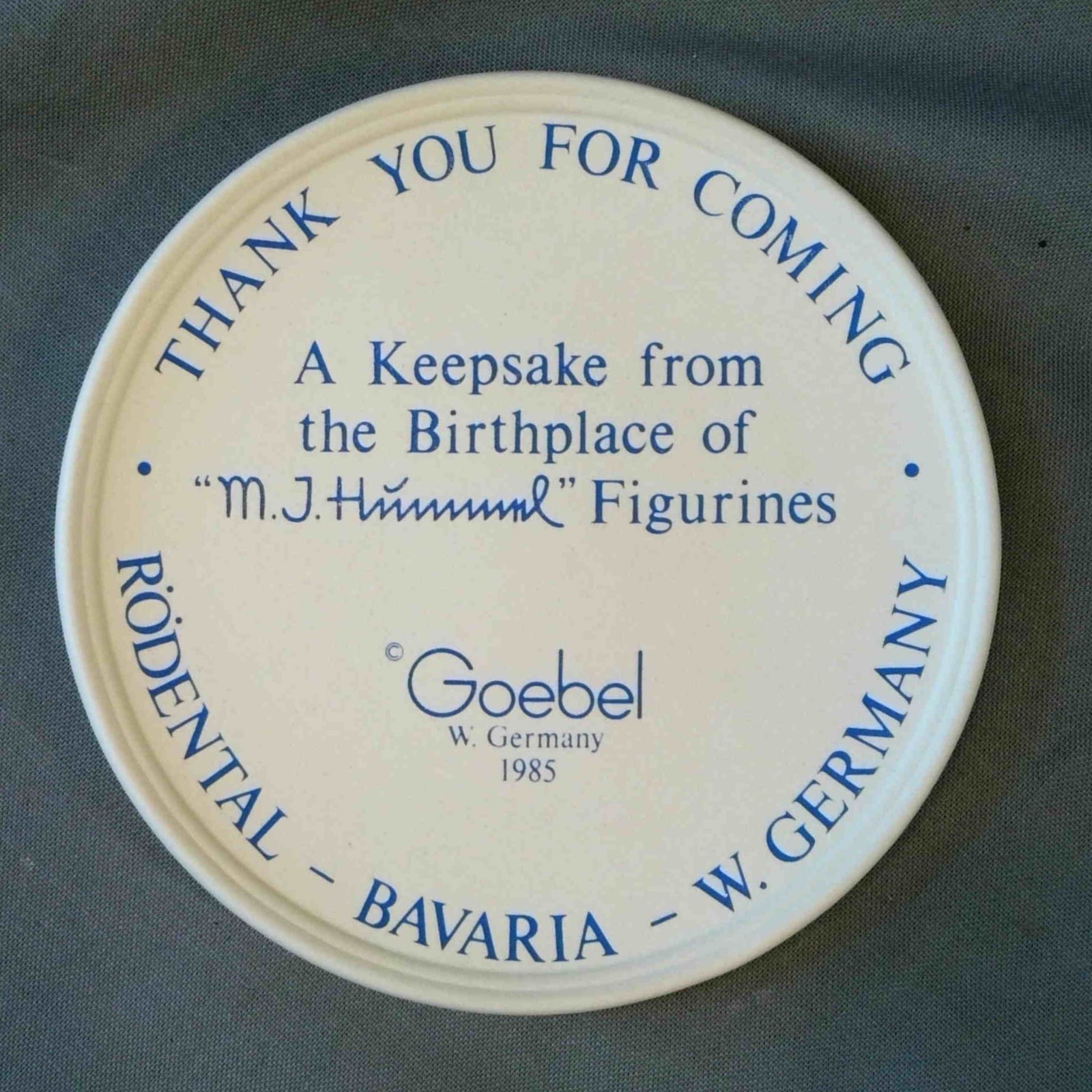 1985 Goebel M.I. Hummel Factory Visit Souvenir Porcelain Medallion Boxed