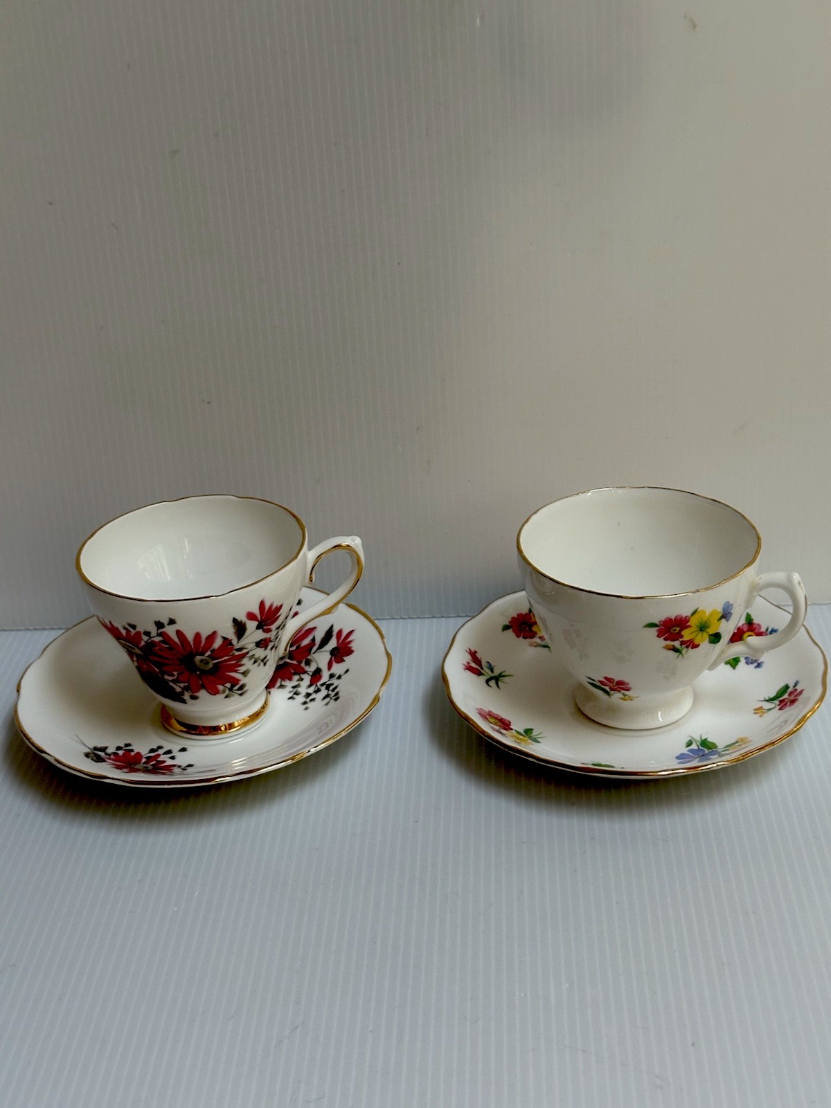 VTG ROYAL KENDALL AND ROYAL VALE ENGLAND 2 TEA CUPS 2 SAUCERS SET FLORAL GOLD VTG ROYAL KENDALL AND ROYAL VALE ENGLAND 2 TEA CUPS 2 SAUCERS SET FLORAL GOLD