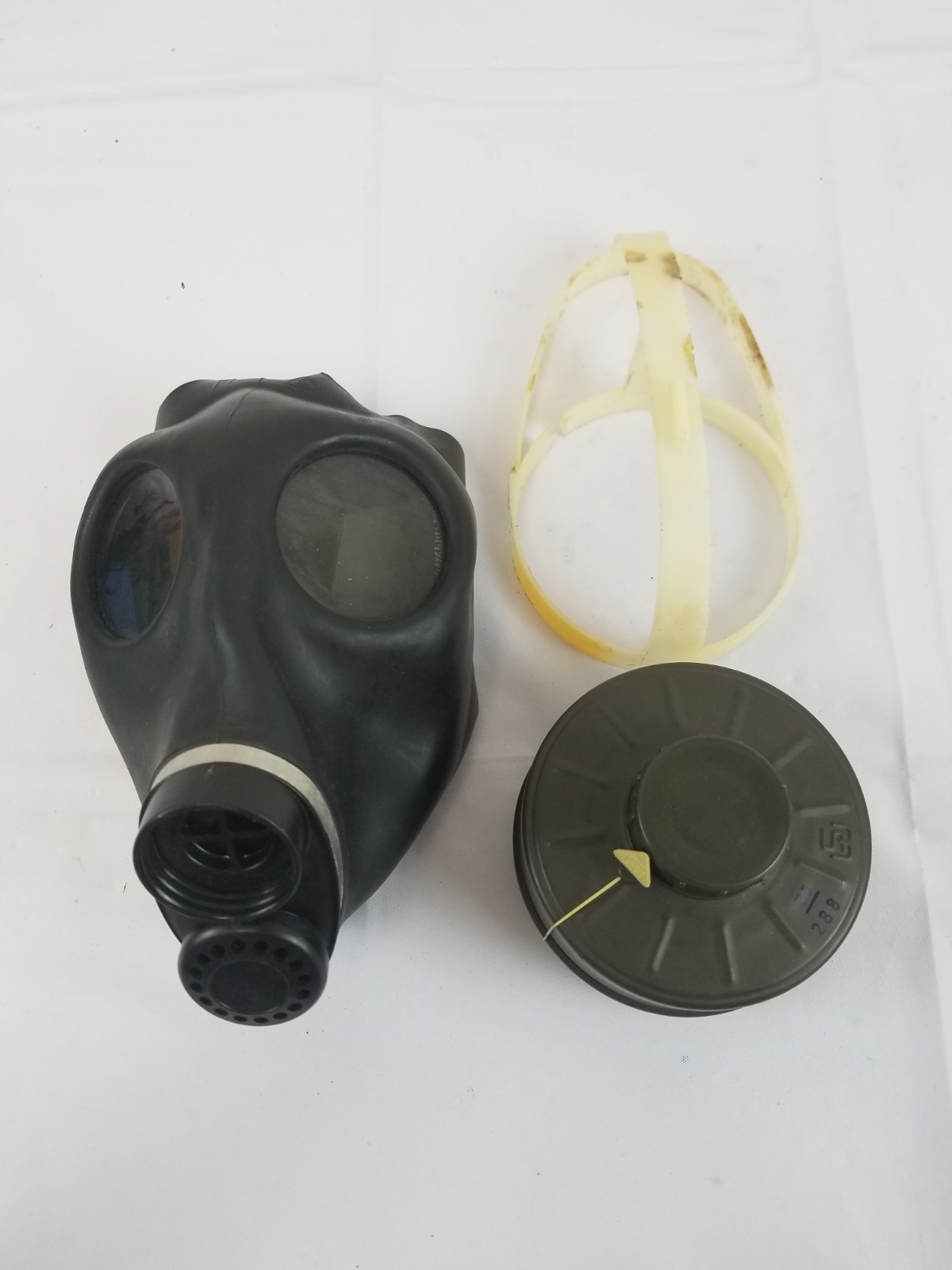 Vtg Israeli Gas Mask And Canister model 4