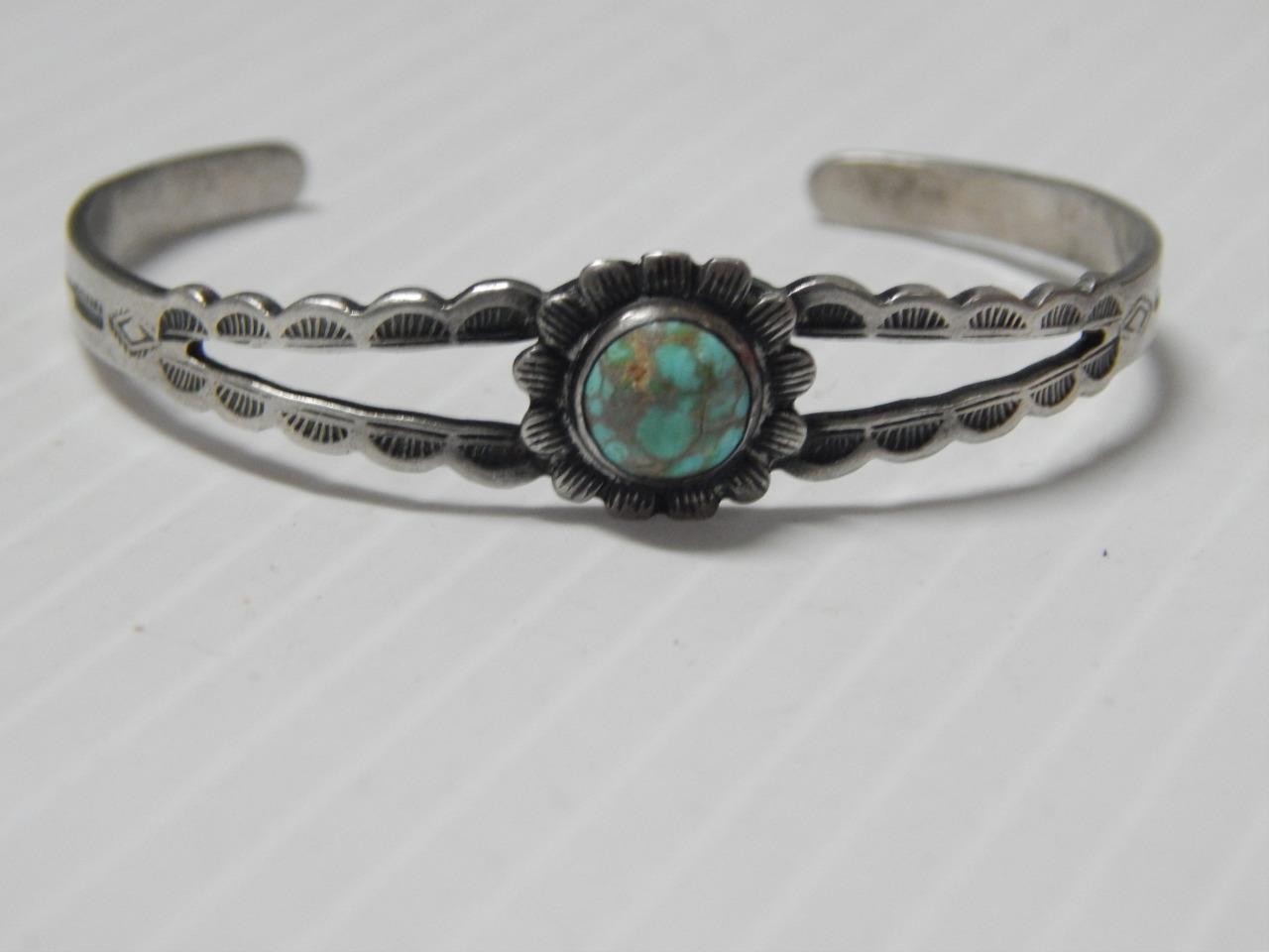 VINTAGE PAWN NAVAJO INDIAN HARVEY STERLING SILVER TURQUOISE SML SIZE BRACELET
