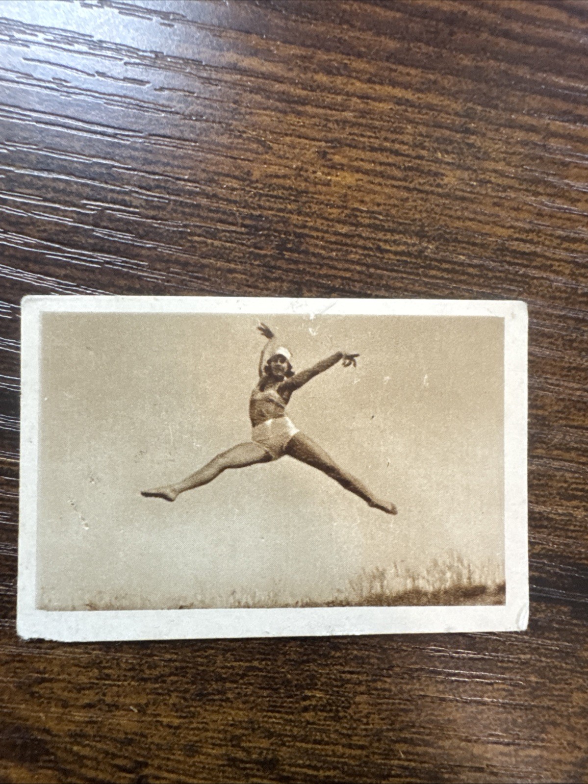 Rare/scarce 1932 Monopol Sports Photos #189 Female Gymnast/cheerleader