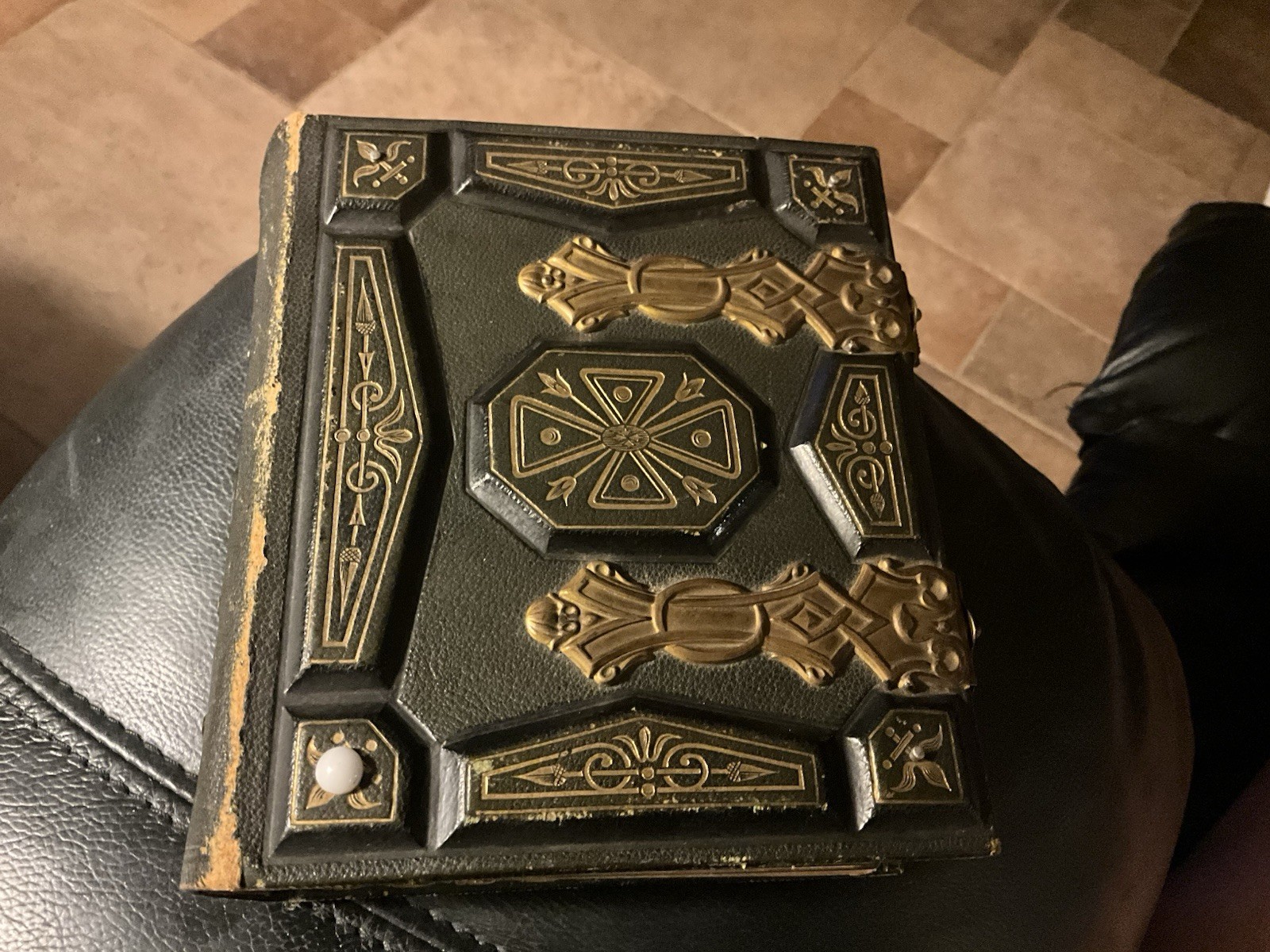 Antique Portrait Leather Brass Album Mid To Late 1800’s