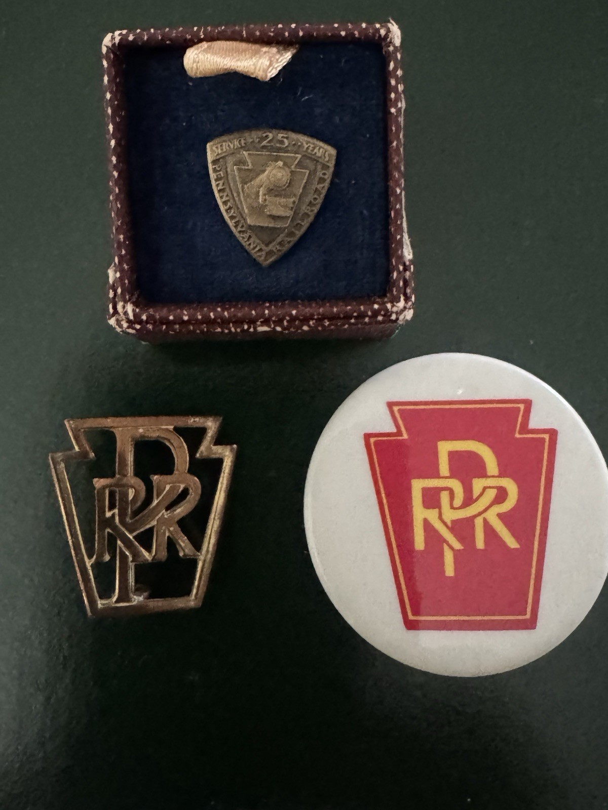 Vintage Pennsylvania Railroad 25 Year Service Bronze Screwback Pin Badge N.Y.