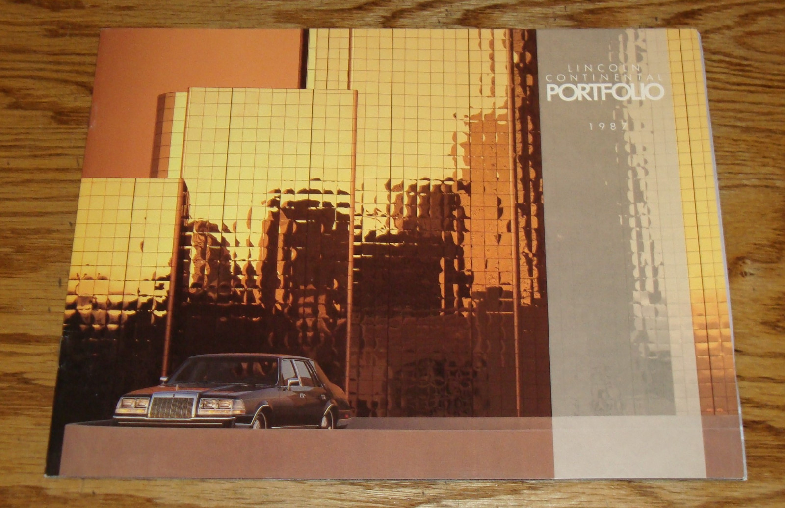 Original 1987 Lincoln Continental Sales Brochure 87