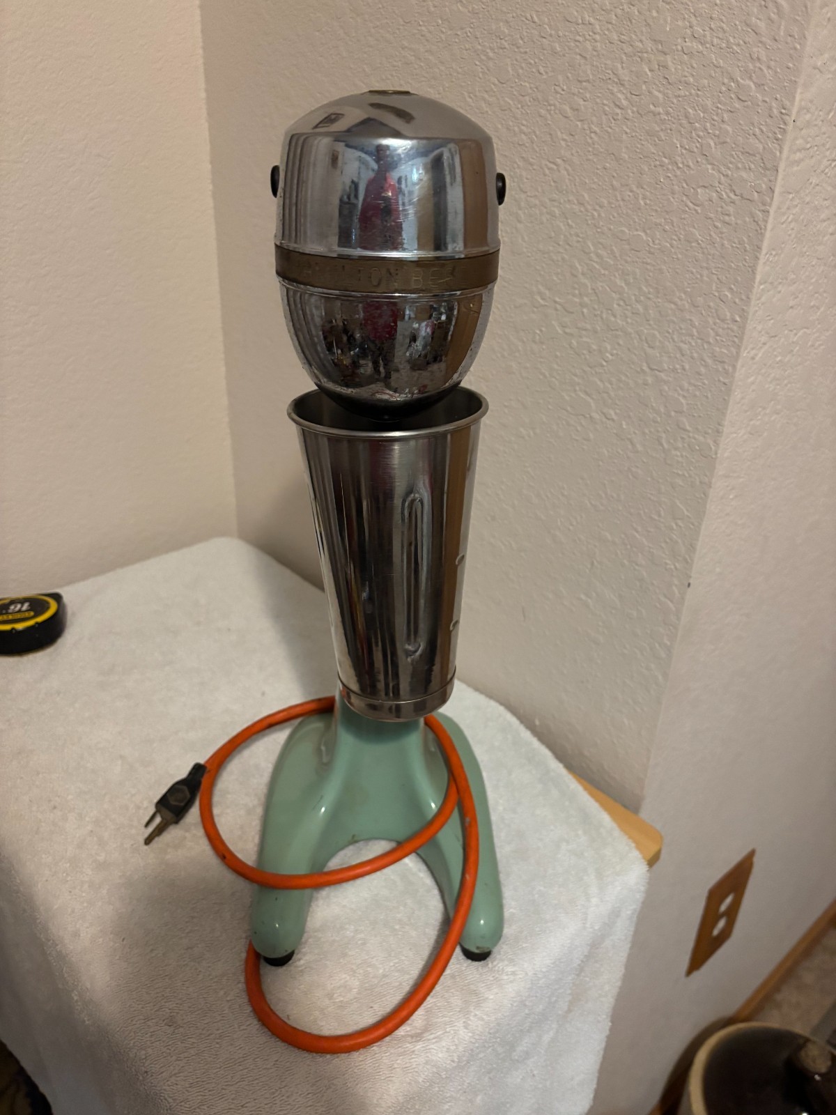 Vitage 1940’s Hamilton Beach Green Milkshake Mixer Model 30 Vitage 1940’s Hamilton Beach Green Milkshake Mixer Model 30