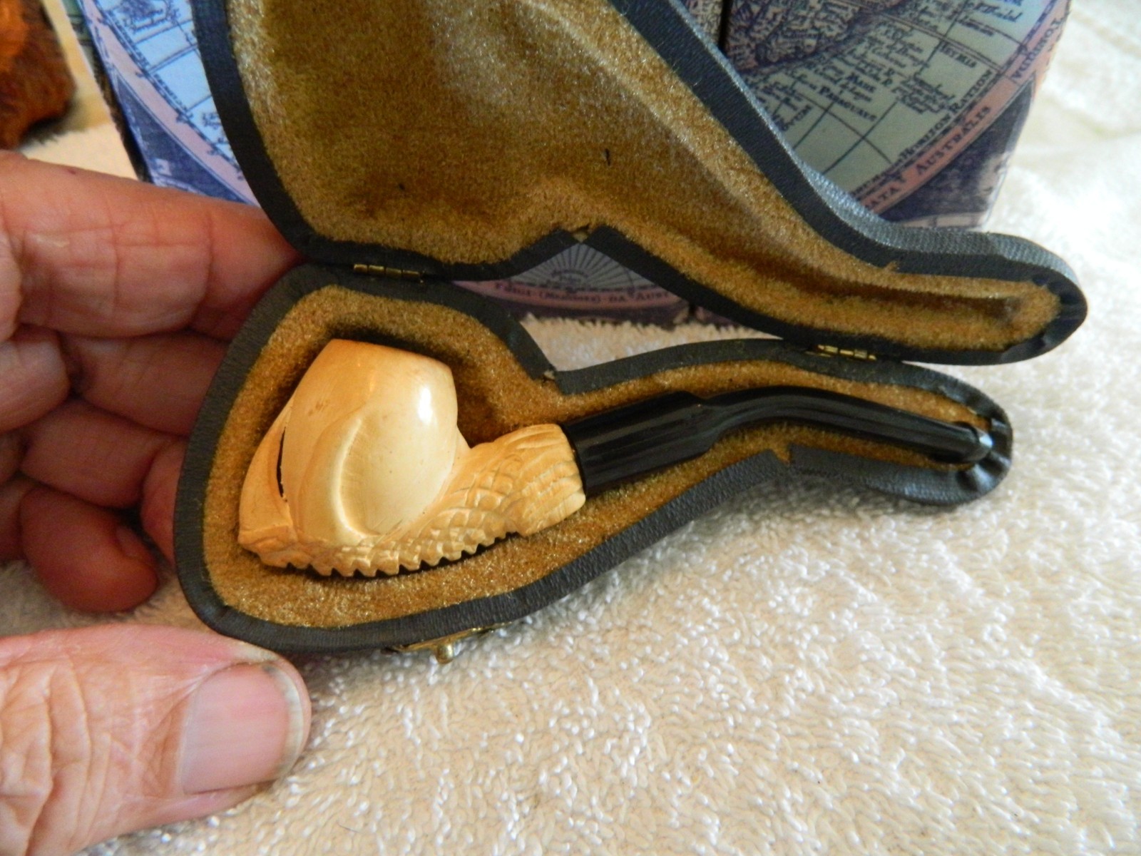 ESTATE PIPE MEERSCHAUM DRAGON CLAW,WITH HARD CASE ,USED ESTATE PIPE MEERSCHAUM DRAGON CLAW,WITH HARD CASE ,USED