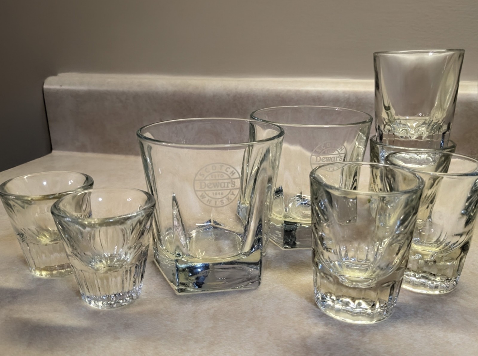 Dewar\'s Scotch Barware Lot 8 Pc  - 2 Rocks Glasses + 6 Shot Shooter Glasses