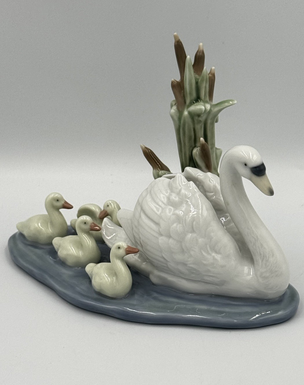 Vintage Lladro Follow Me #5722 Porcelain Figurine 1989 Swan W/ Cygnets Retired