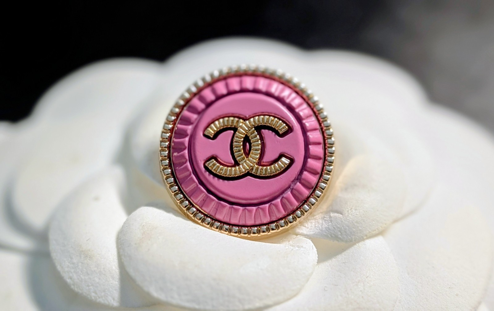 Lot of 10 Vintage Chanel CC Pink, Gold, Round Button 23mm, Metal, Stamped
