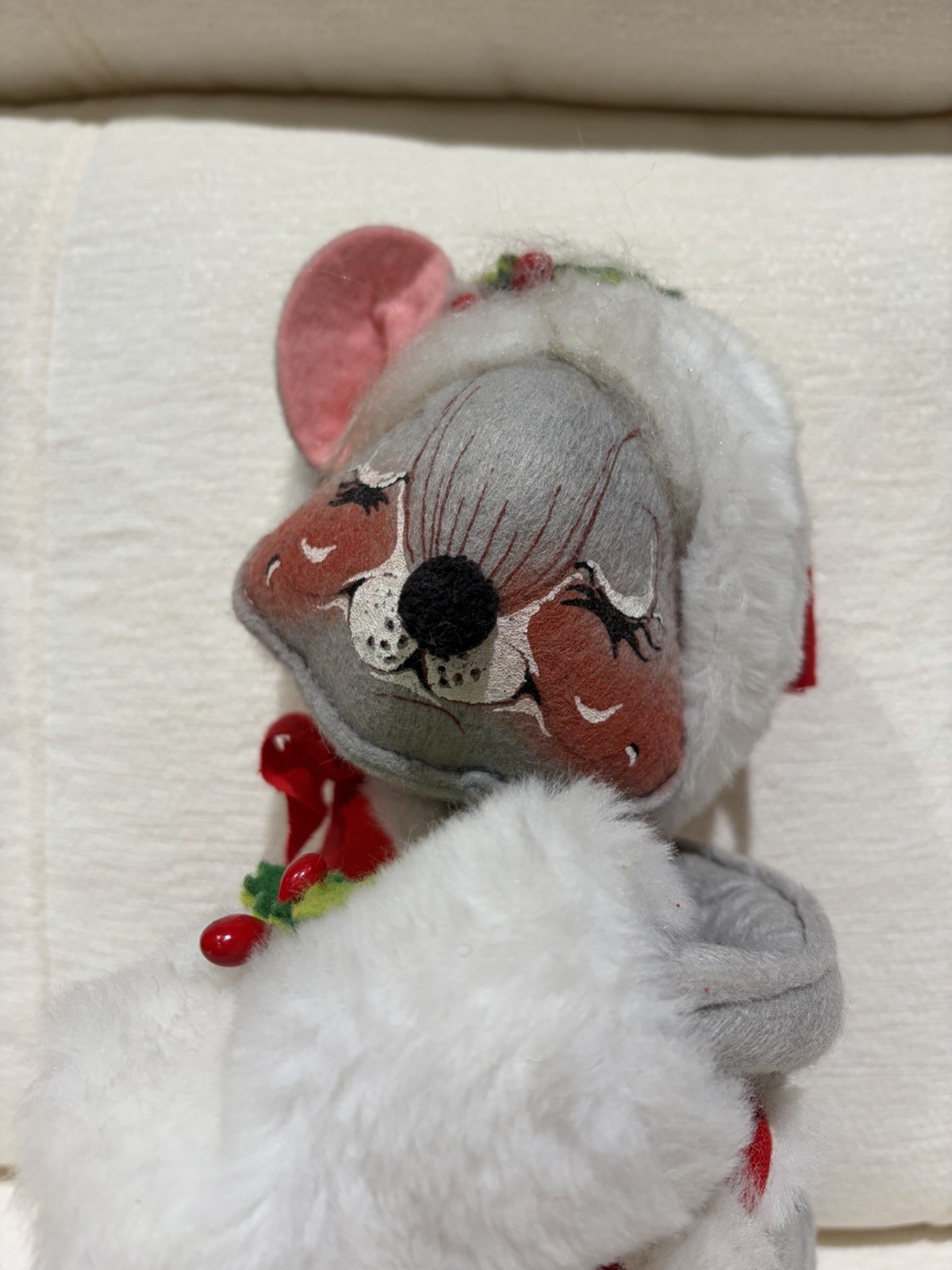 Annalee Dolls Christmas Mouse 1965, 81 Gray 14 Inch White Muff