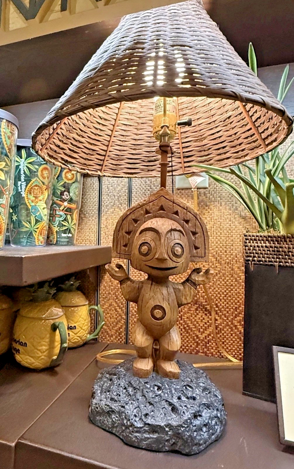 Disney’s Polynesian Village Resort Tiki Maui Table Lamp Wicker Shade NEW