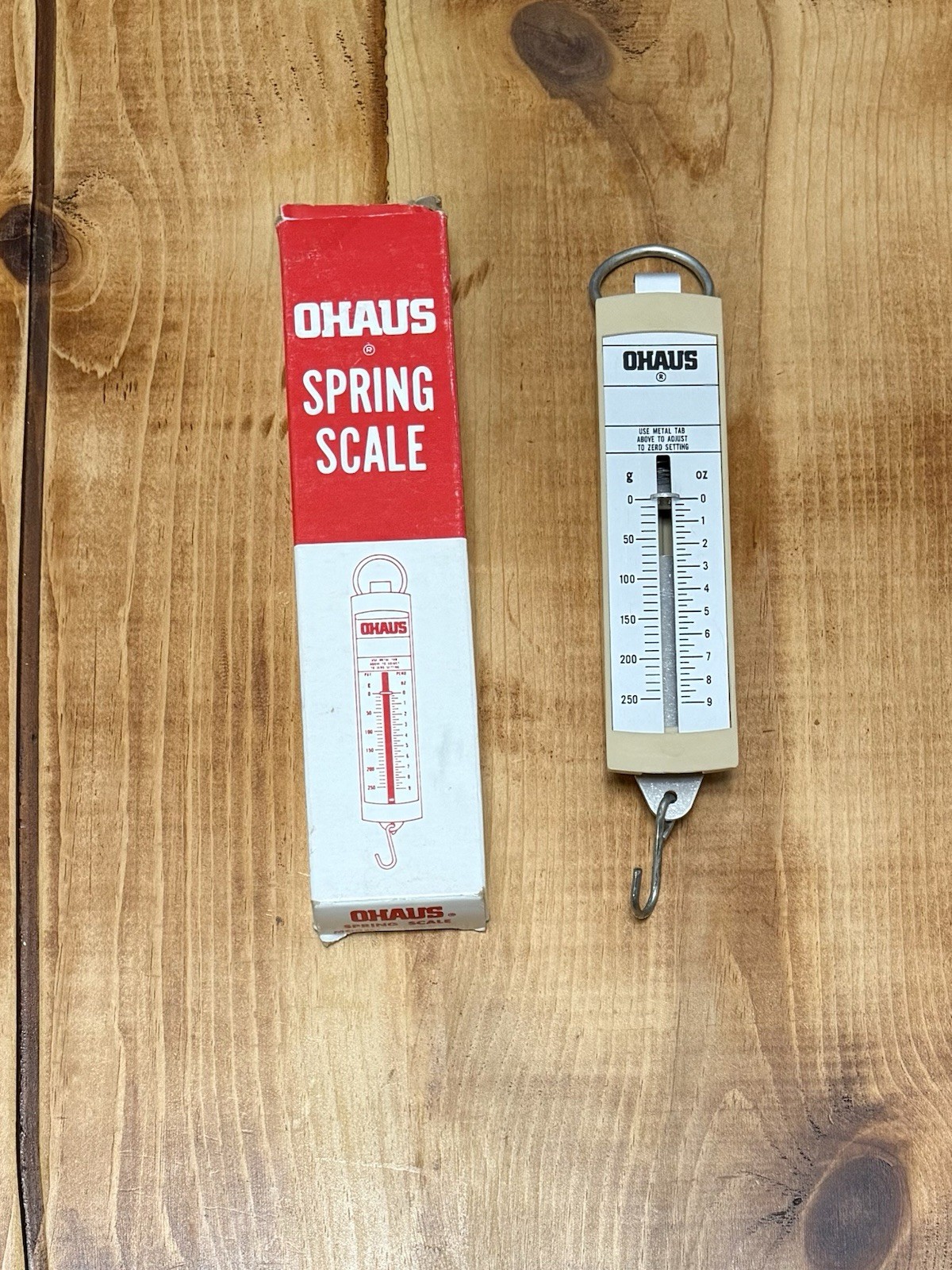 Vintage Ohaus Spring Scale 8075-1 In original box 250 grams 9 ounces 