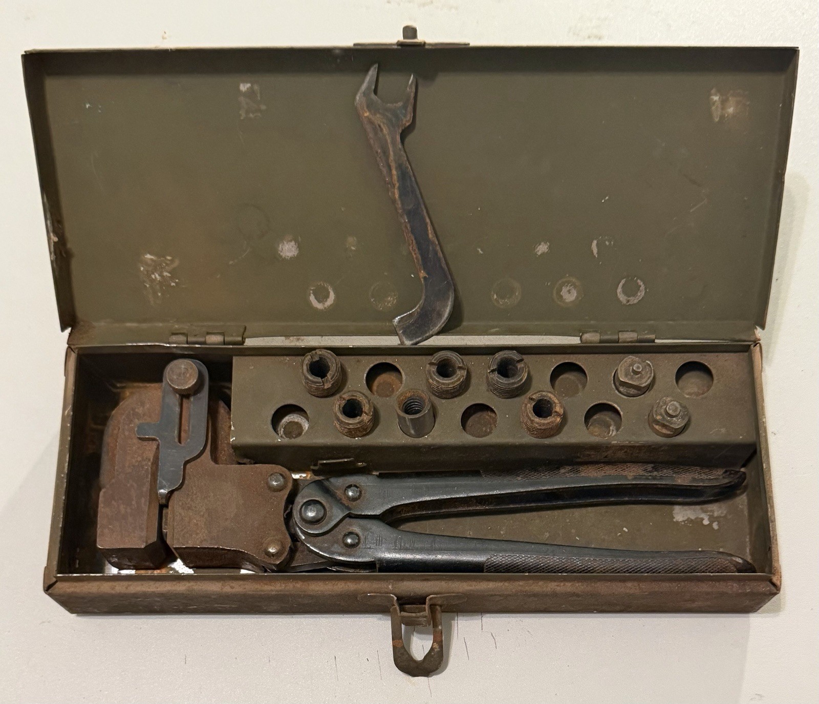 VTG. Bernard-No. 9 Metal Hand Punch Kit-W. Schollhorn Co.-New Haven, CT