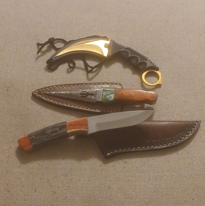 Knife Lot 3pcs with sheaths