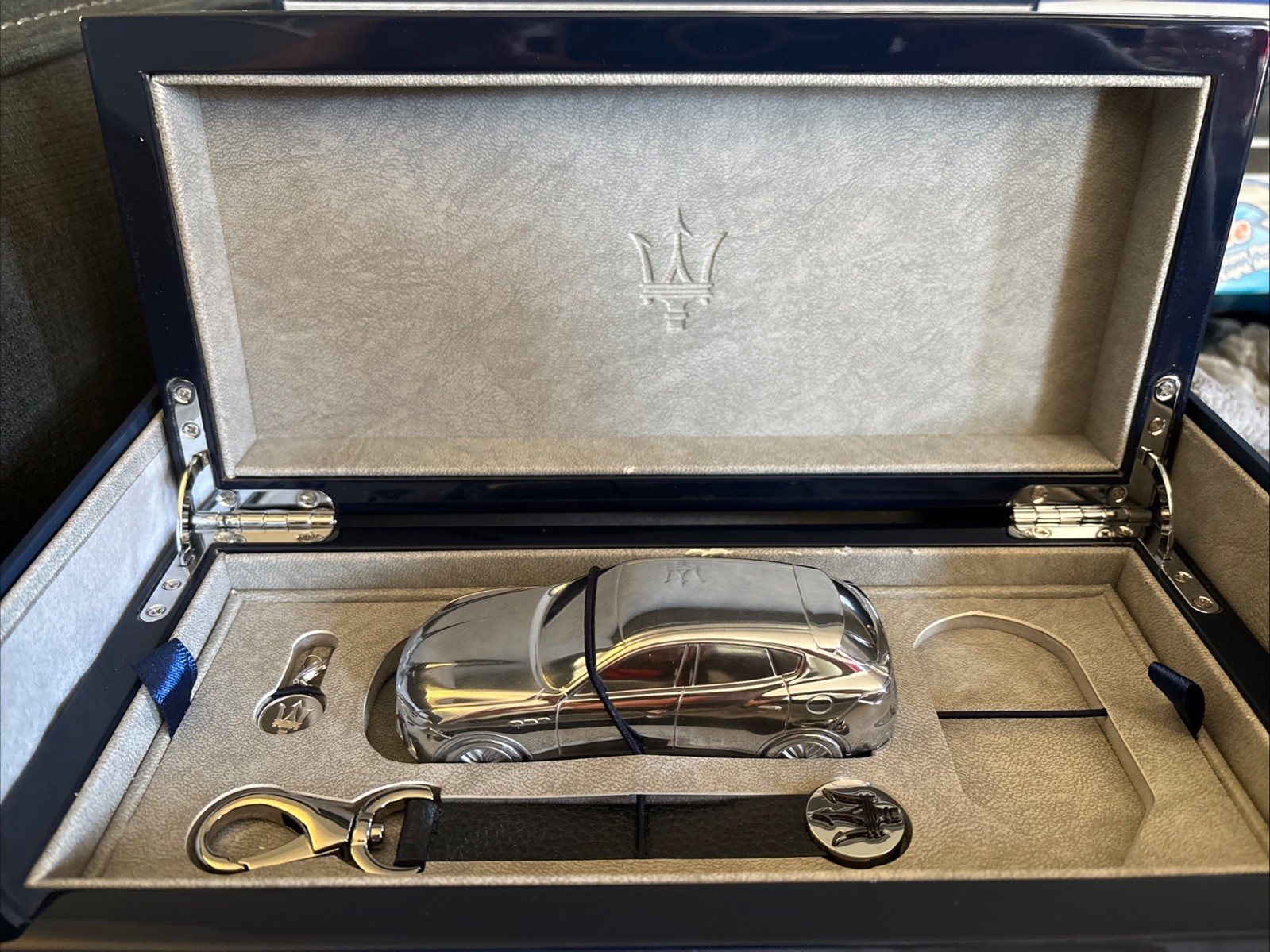 MASERATI LEVANTE - Aluminum Chrome Model Scale 1:43 Paperweight Gift Box Set OEM