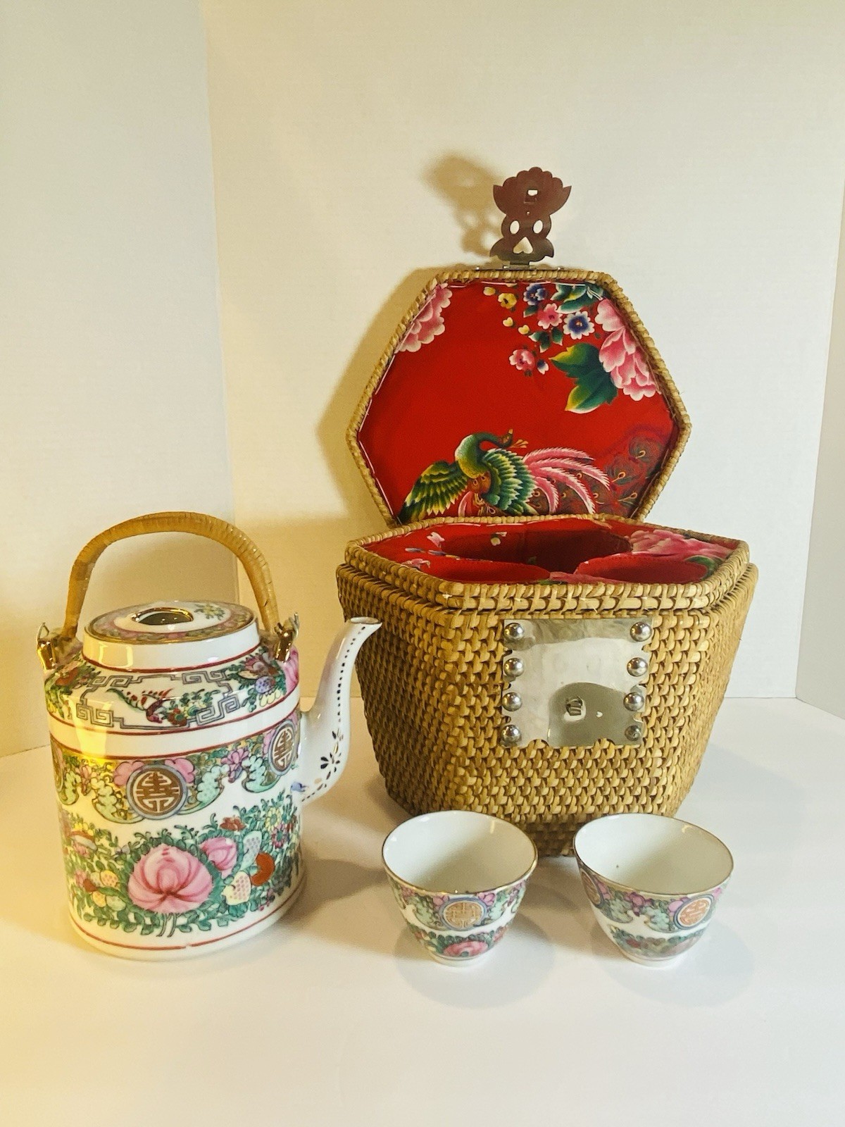 Vintage Mun Shou Rose Canton Tea Set 3pc Hexagonal Rattan Basket Gold Trim