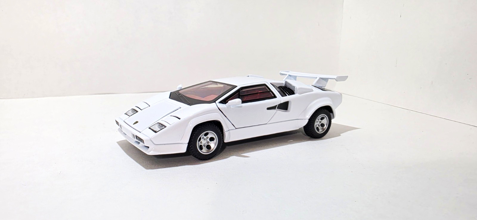 Lamborghini Countach White Diecast Model Car, Opening Doors, Red Interior