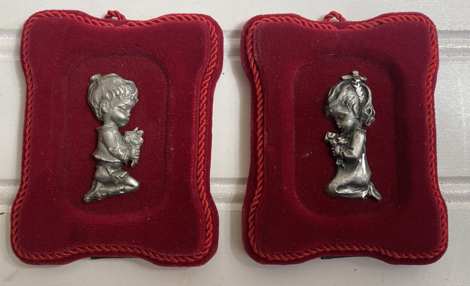 VTG Pewter Praying Boy Girl Red Velvet Plaques Set Of 2 Mini Italy