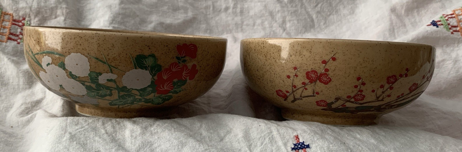 Vintage Utsuwa-No-Yakata two 4 3/4” beige bowls decorated with cherry blossoms