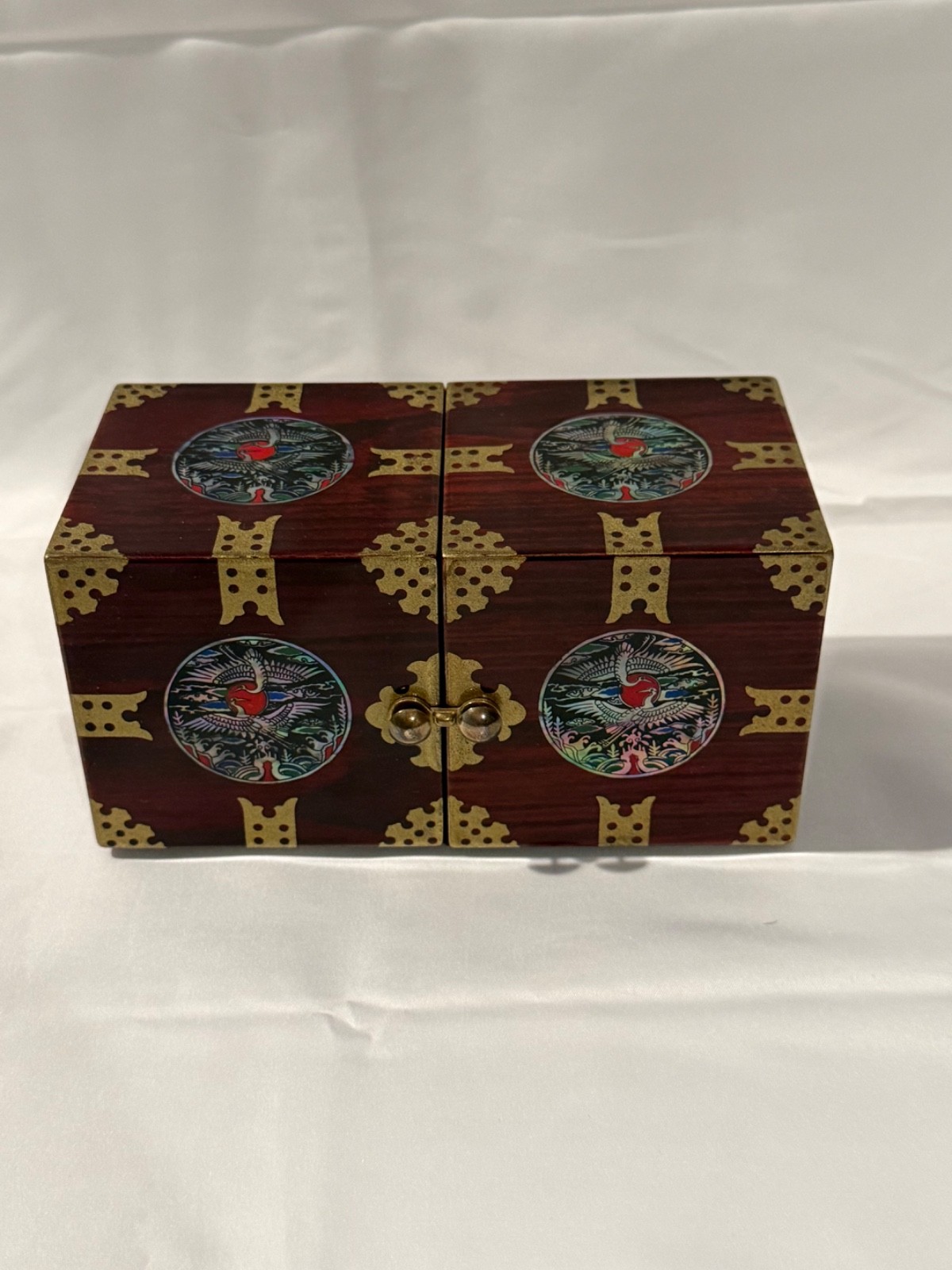 Vintage Korean Jewelry/Keepsafe Box Inlay and Lacquered Wood