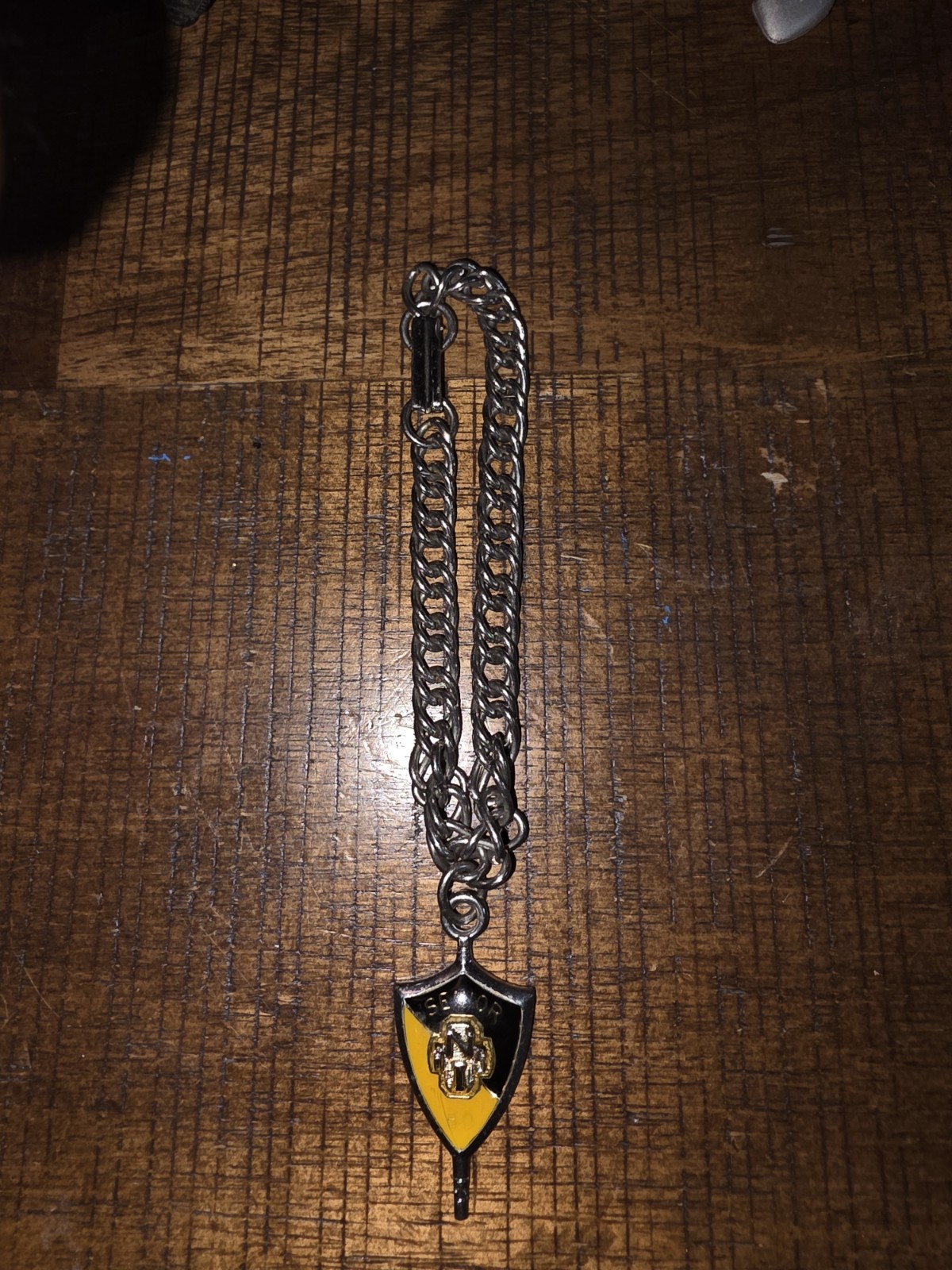 VINTAGE JOSTEN\'S 1980 SENIOR HIGH SCHOOL CLASS NECKLACE PENDANT ENAMEL CHARM
