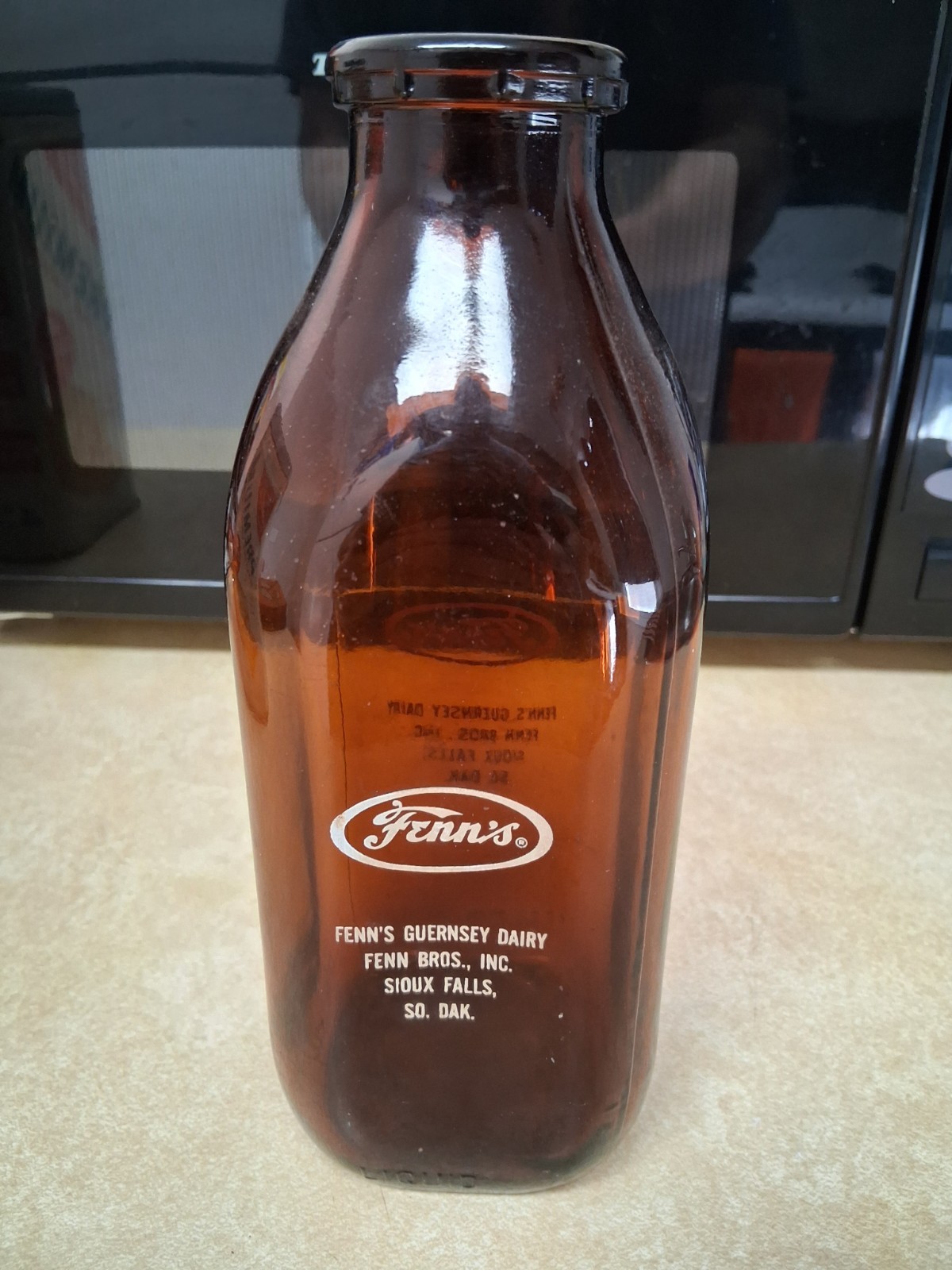 Vintage Fenn's Guernsey Dairy Amber Glass Quart Milk Bottle Sioux Falls SD