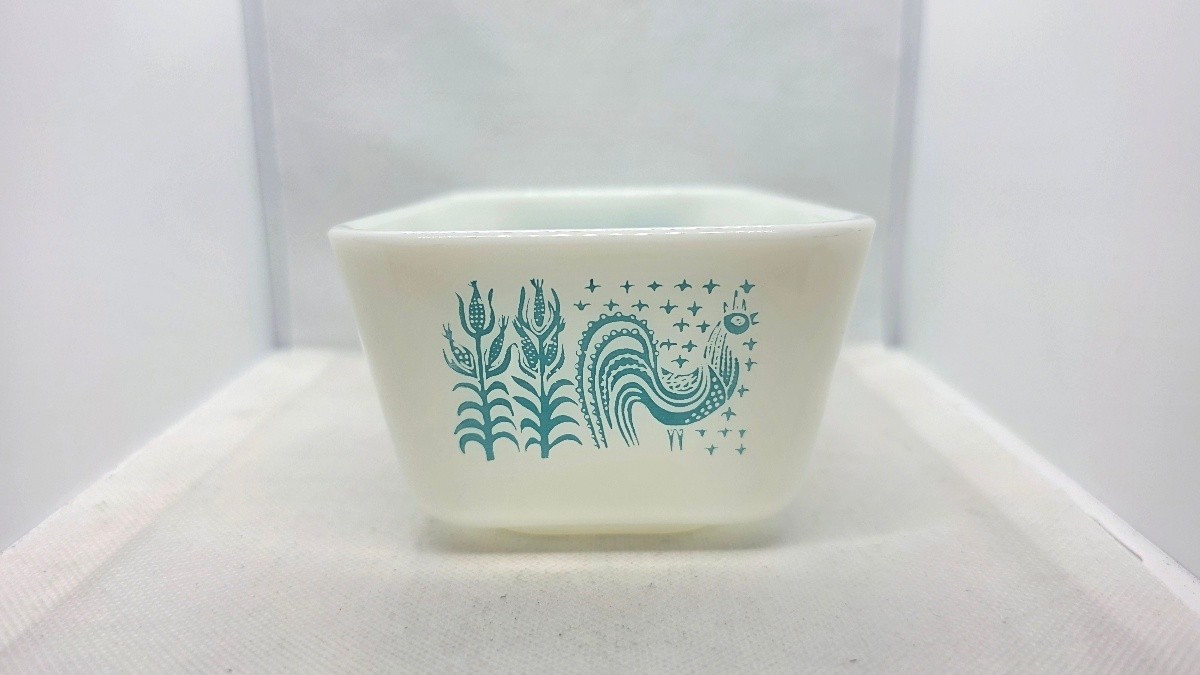 Vintage Pyrex 0502 1.5 pint Amish Butterprint Refrigerator Dish Turquoise NO LID