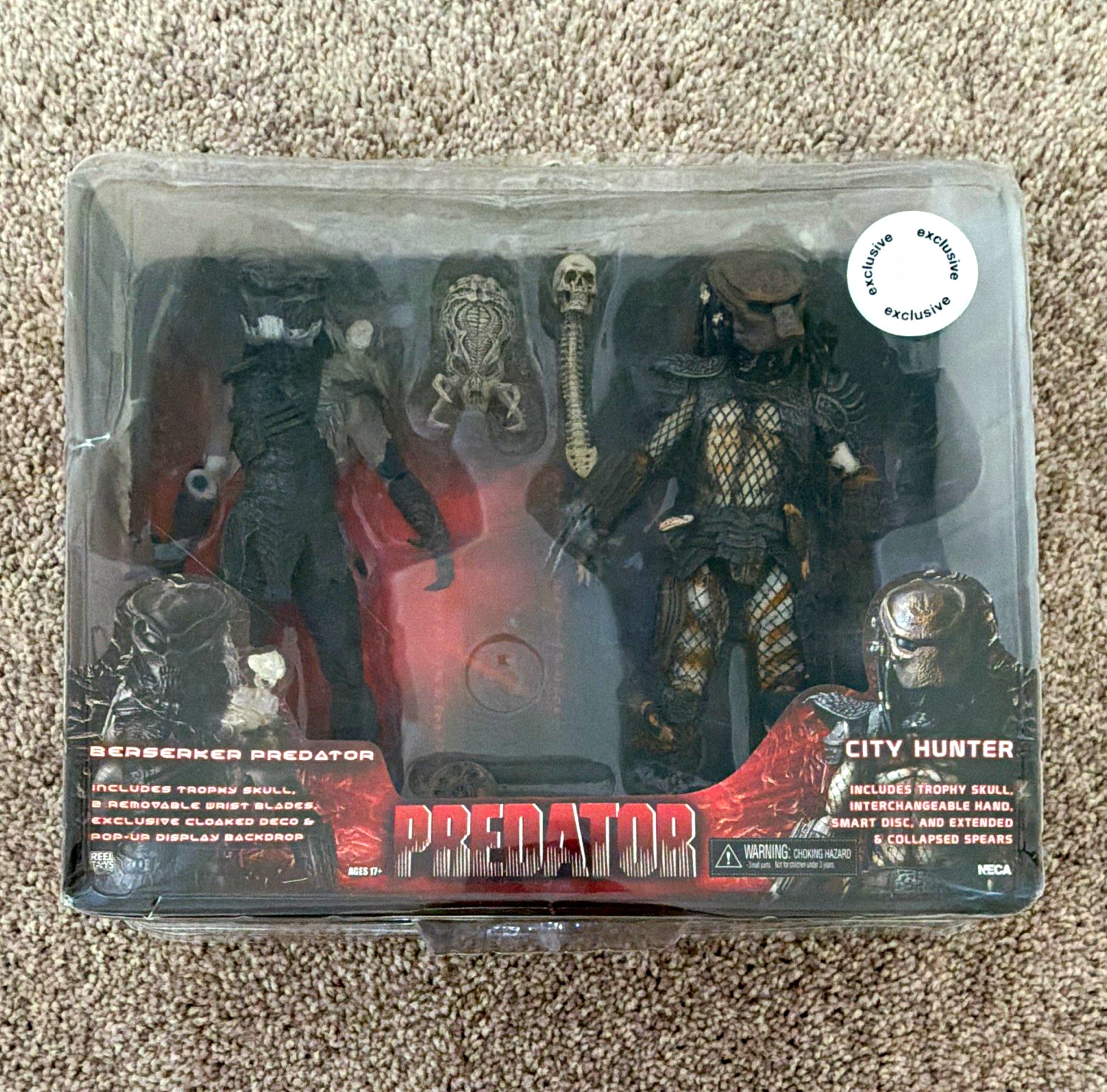 NECA Predators Berserker & City Hunter 2-Pack TRU Exclusive Damaged Package NECA Predators Berserker & City Hunter 2-Pack TRU Exclusive Damaged Package
