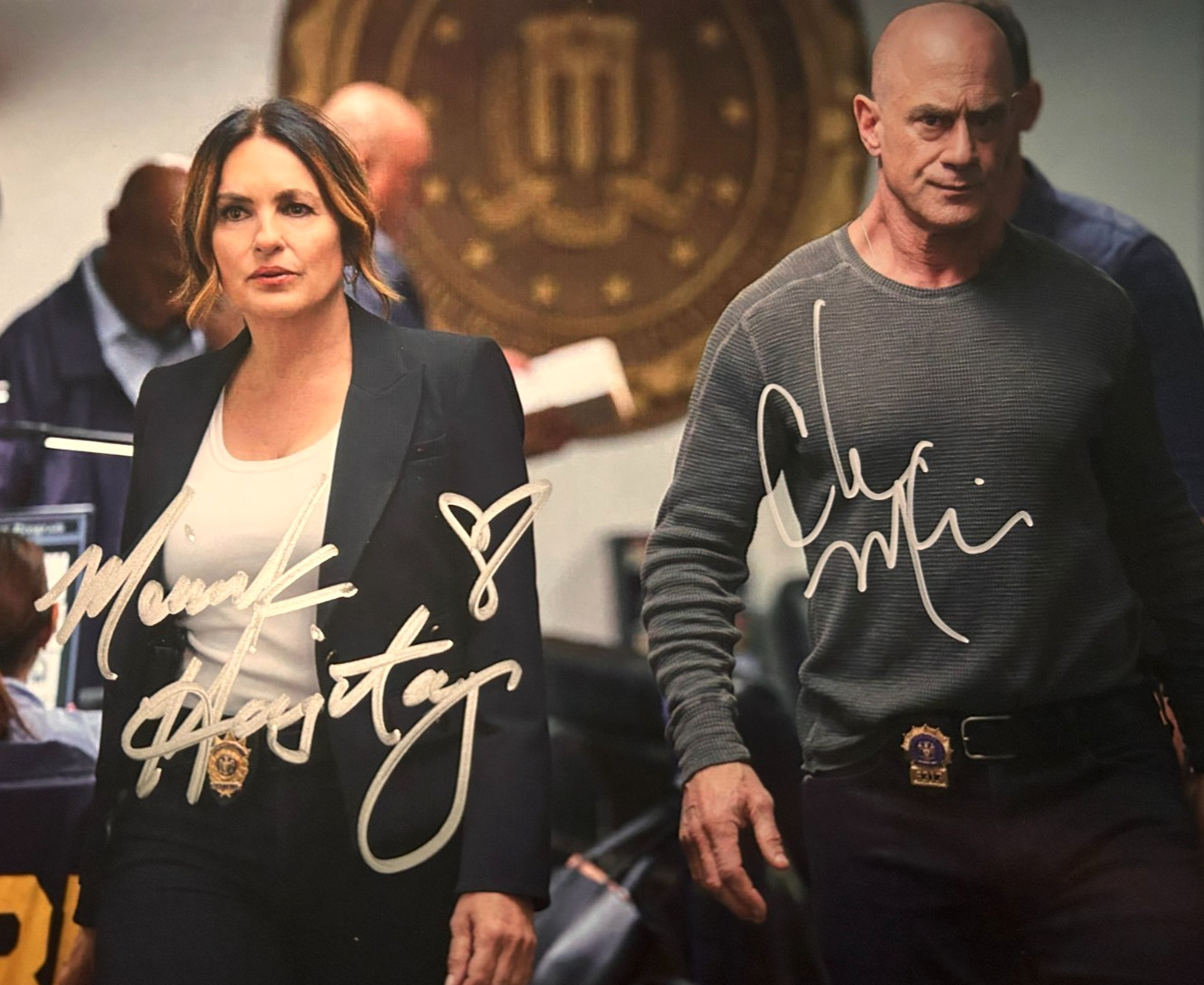 LAW & ORDER SVU Cast  (Hargitay, Meloni) Signed 8x10\