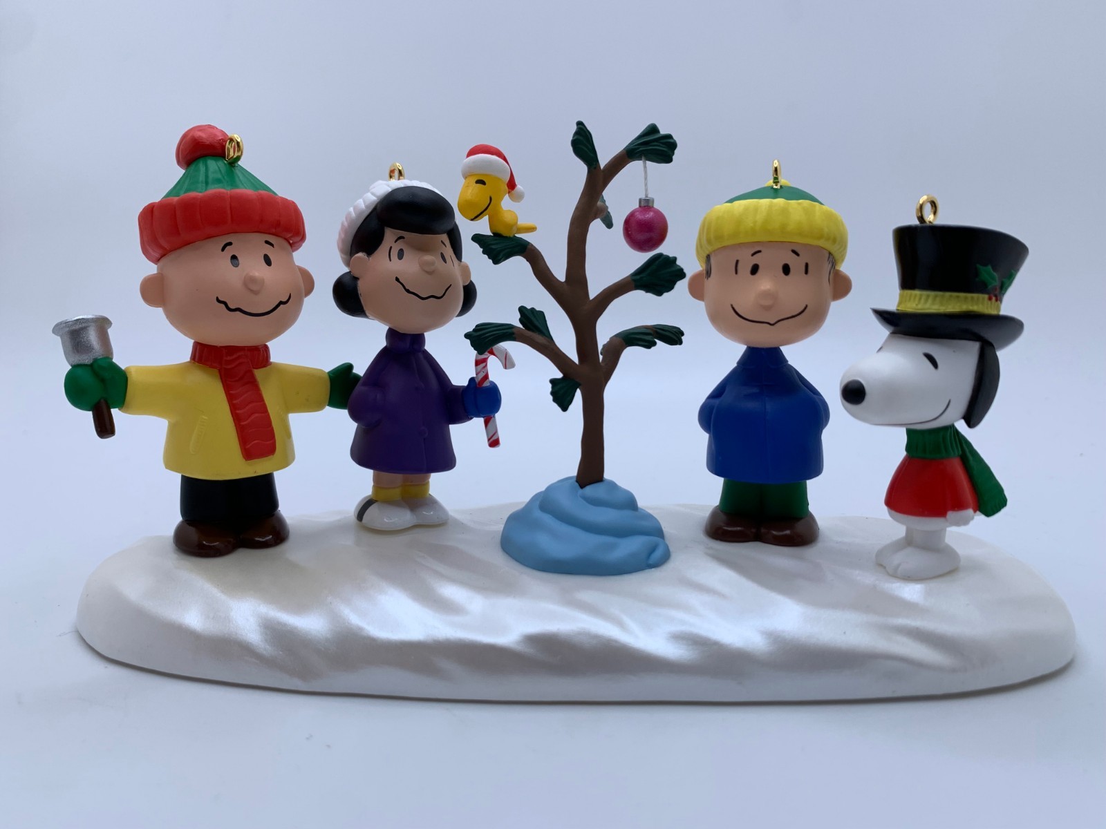 Hallmark Peanuts Vintage Snow Scene Tabletop Display, 30th Anniversary, 1995 Hallmark Peanuts Vintage Snow Scene Tabletop Display, 30th Anniversary, 1995