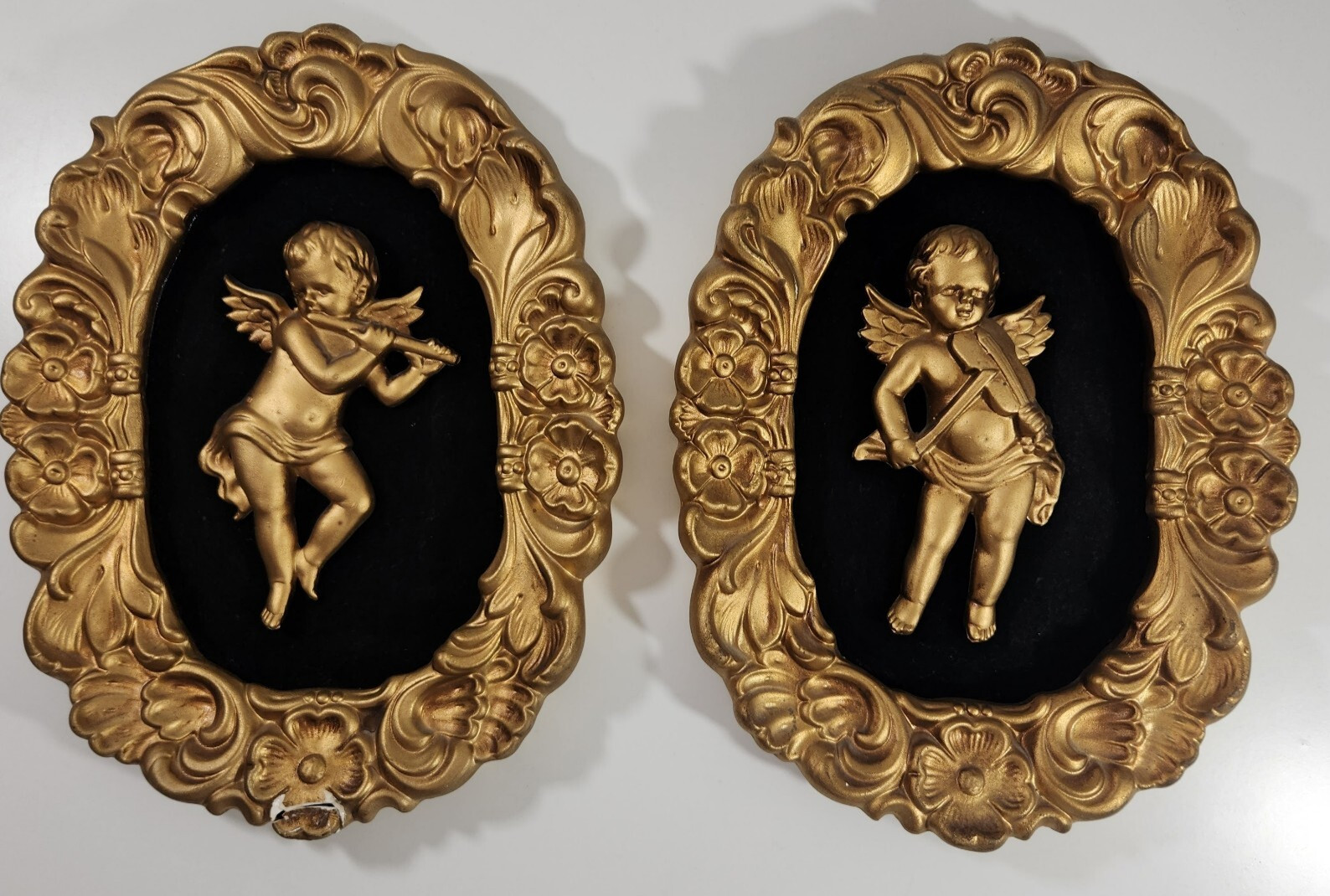 Vintage 2 ARDCO Cherub Angel Wall Plaque Flute Violin Ornate Gold Black Felt 3-D