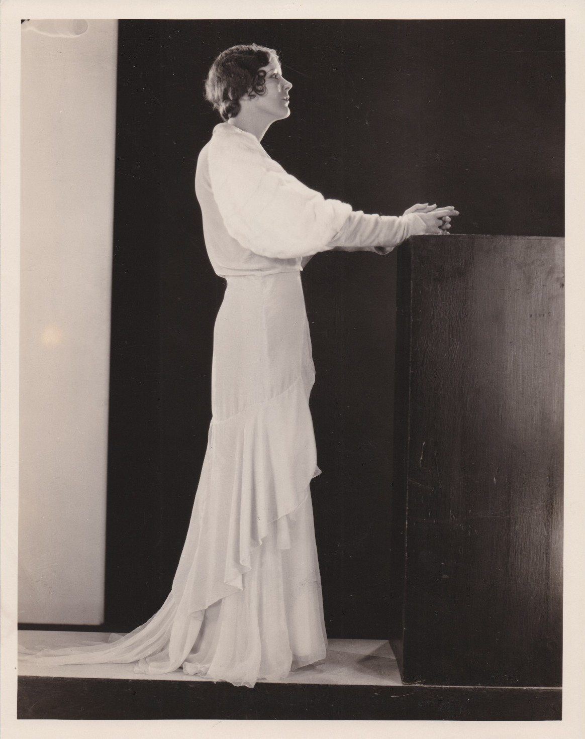 1930 Press Photo Actress June Collyer Models Harry Collins Designed Costume