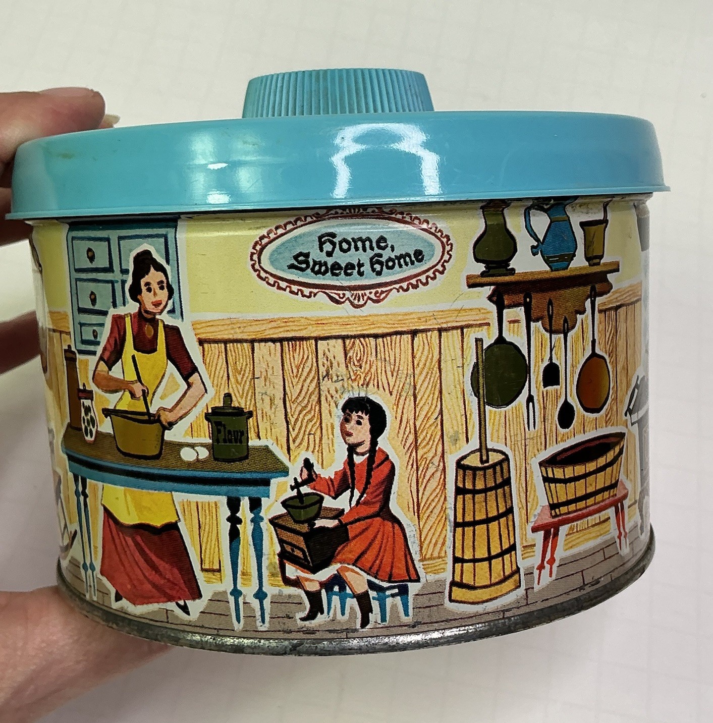 Vtg 1960 Mrs Leland’s Golden Butter Bits HOME SWEET HOME Tin W/ Teal Plastic Lid