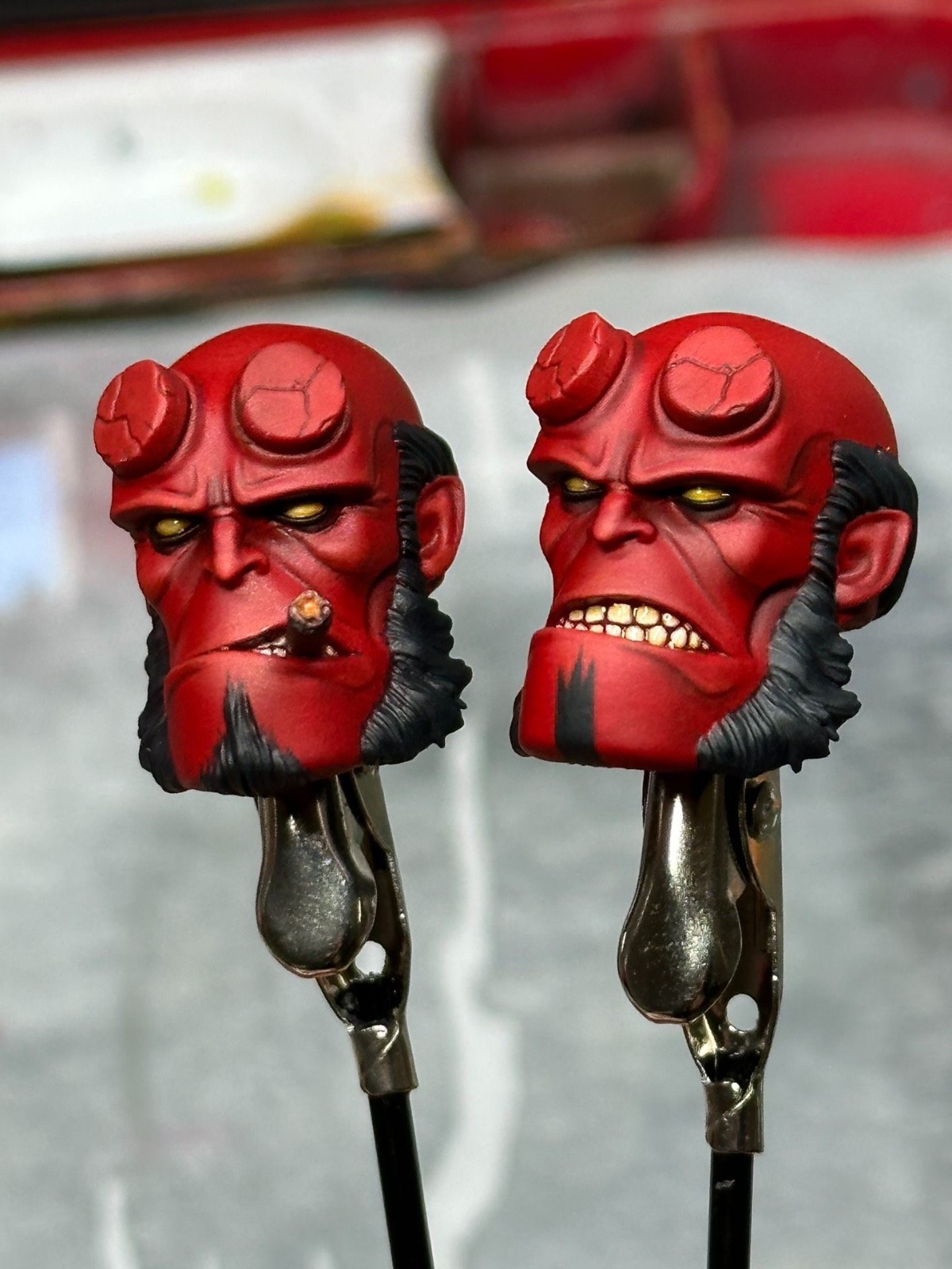 custom 1/12  mezco hellboy head  2pcs