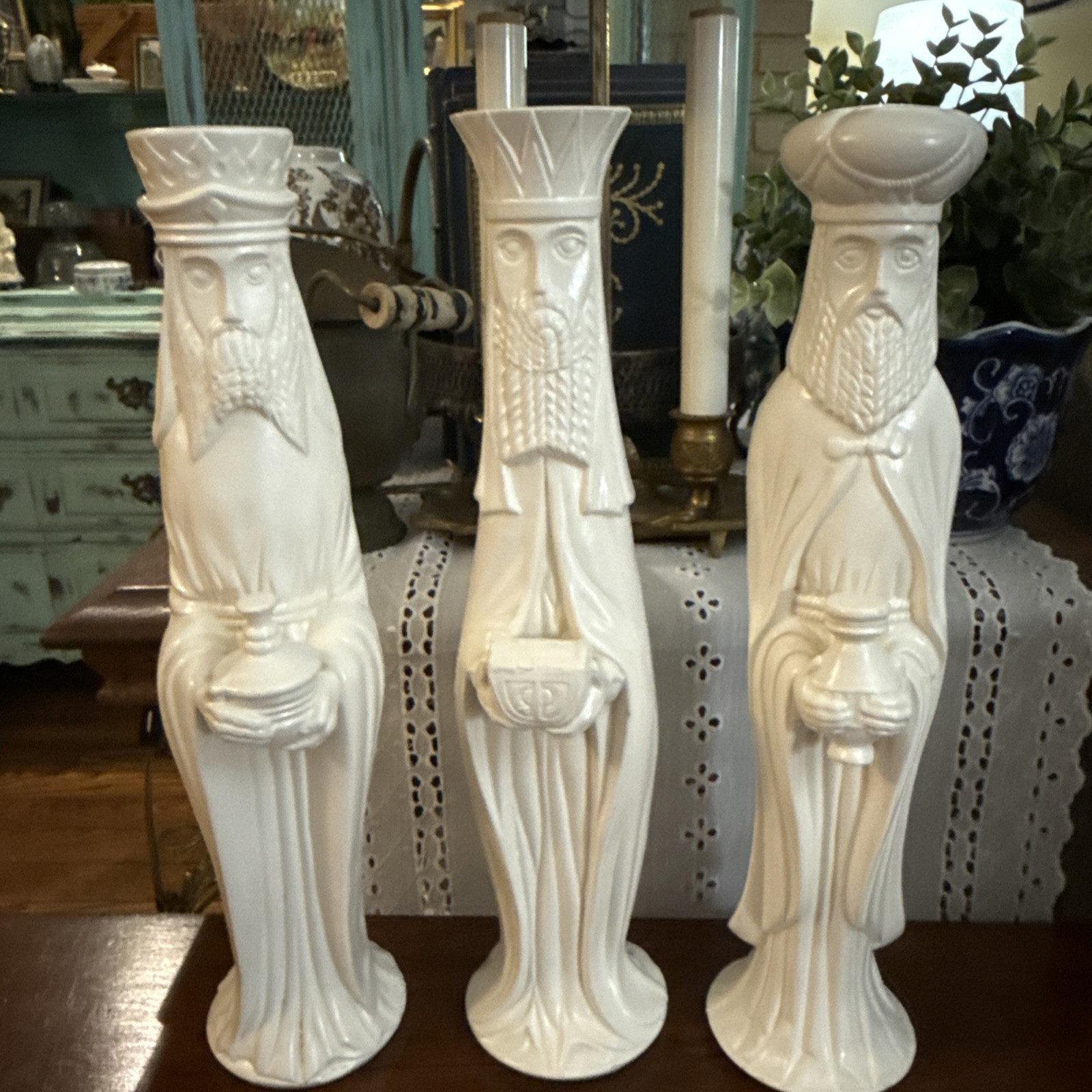 Vintage MCM Ivory Iridescent Three Wise Men Set of 3 Ceramic Statue Figures-13” Vintage MCM Ivory Iridescent Three Wise Men Set of 3 Ceramic Statue Figures-13”