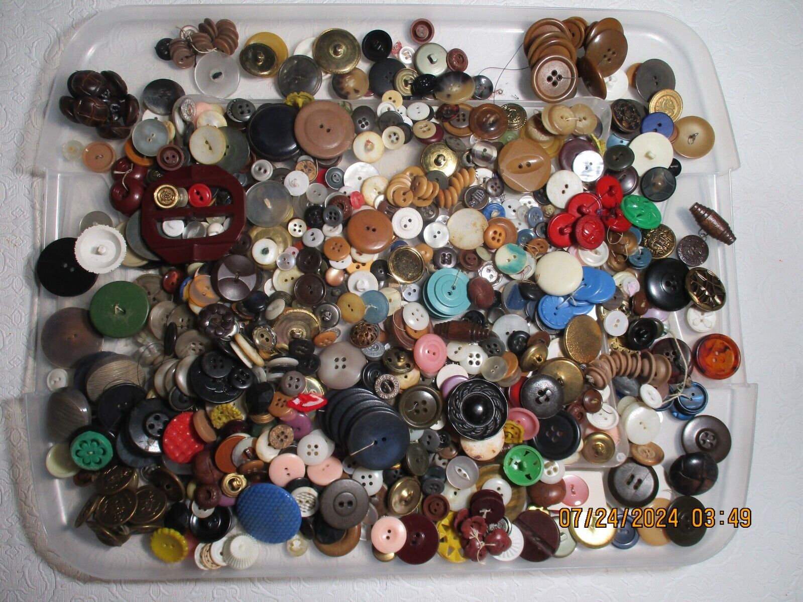 2Pound Lot Of Mixed Style Vintage Buttons Assorted Sizes & Colors