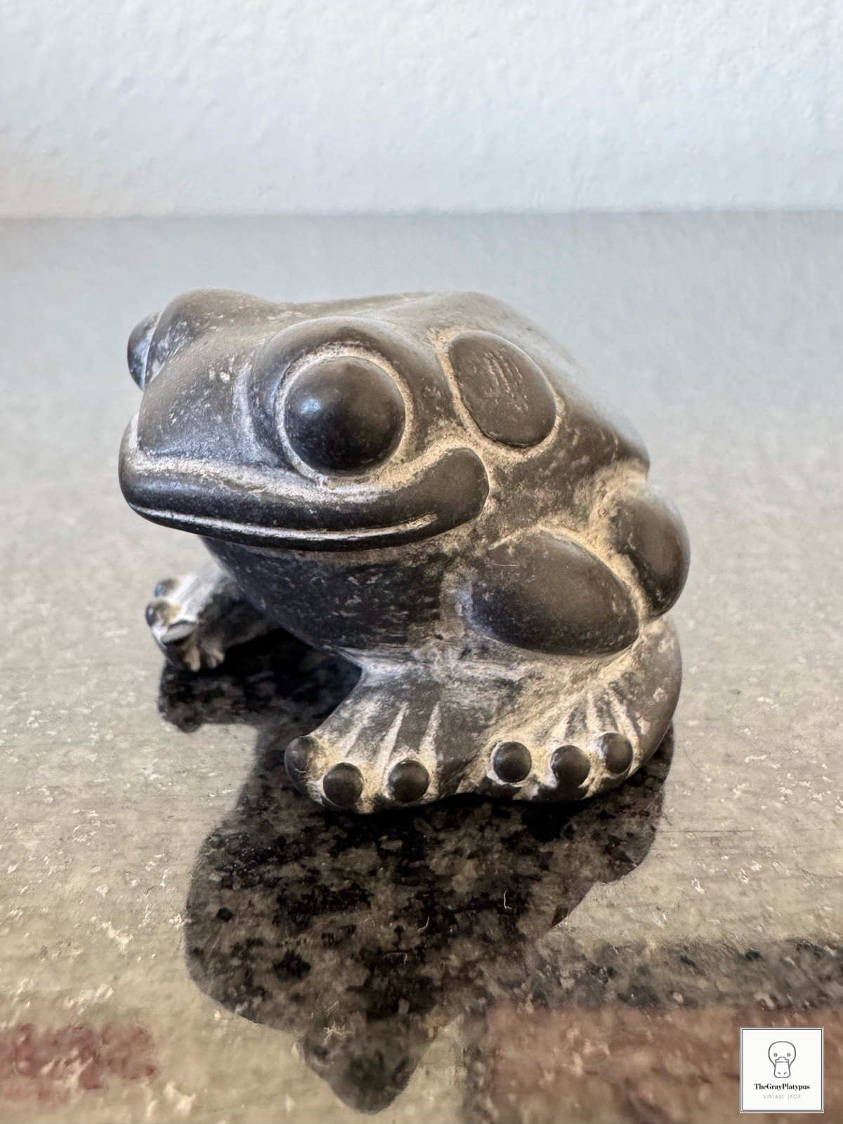 Vintage Small Pearlite Stonecraft Carved Black Frog Figurine Canada Measures: 1