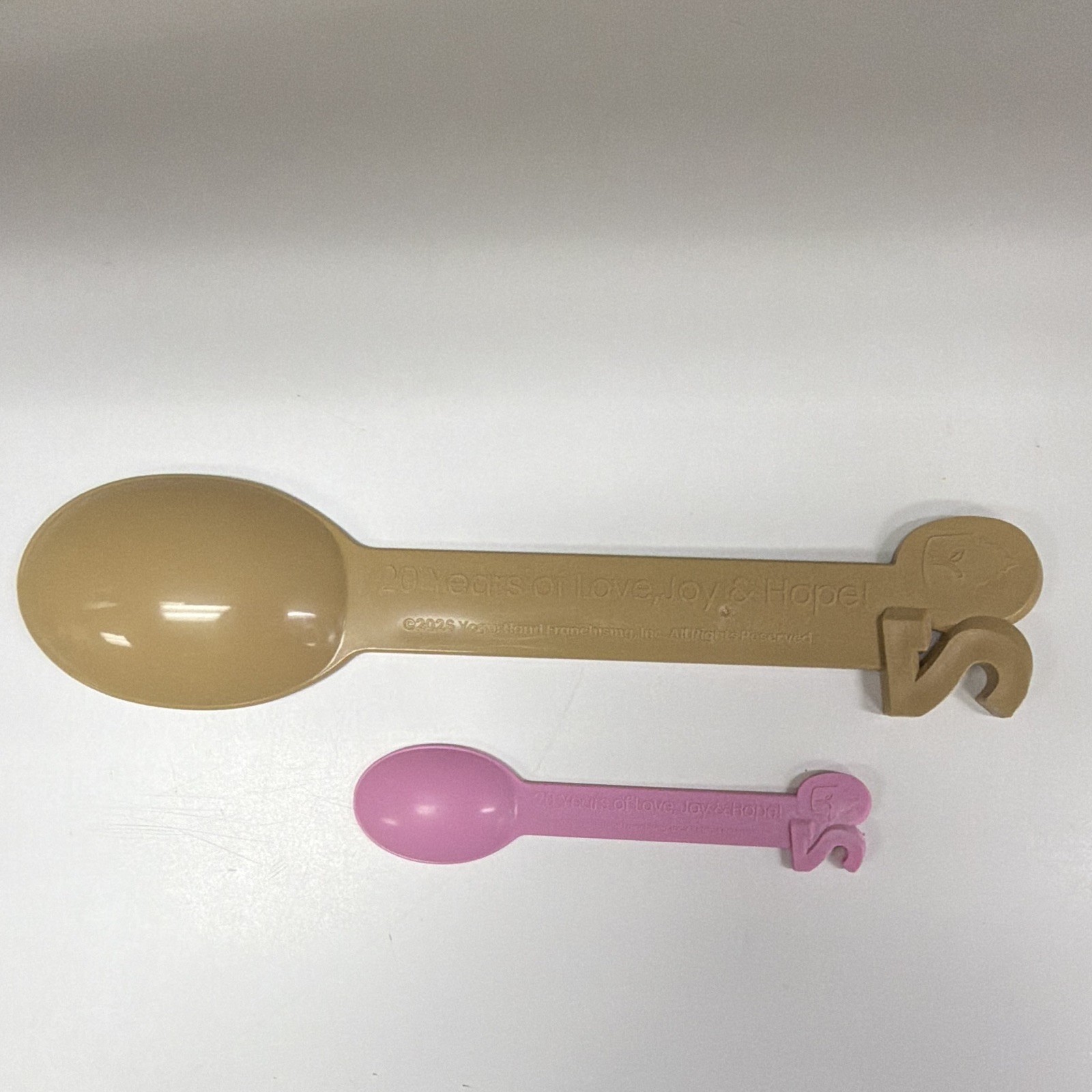 Yogurtland 20 Year Anniversary Cappuccino Giant / Big Spoon *FREE SHIPPING* Yogurtland 20 Year Anniversary Cappuccino Giant / Big Spoon *FREE SHIPPING*