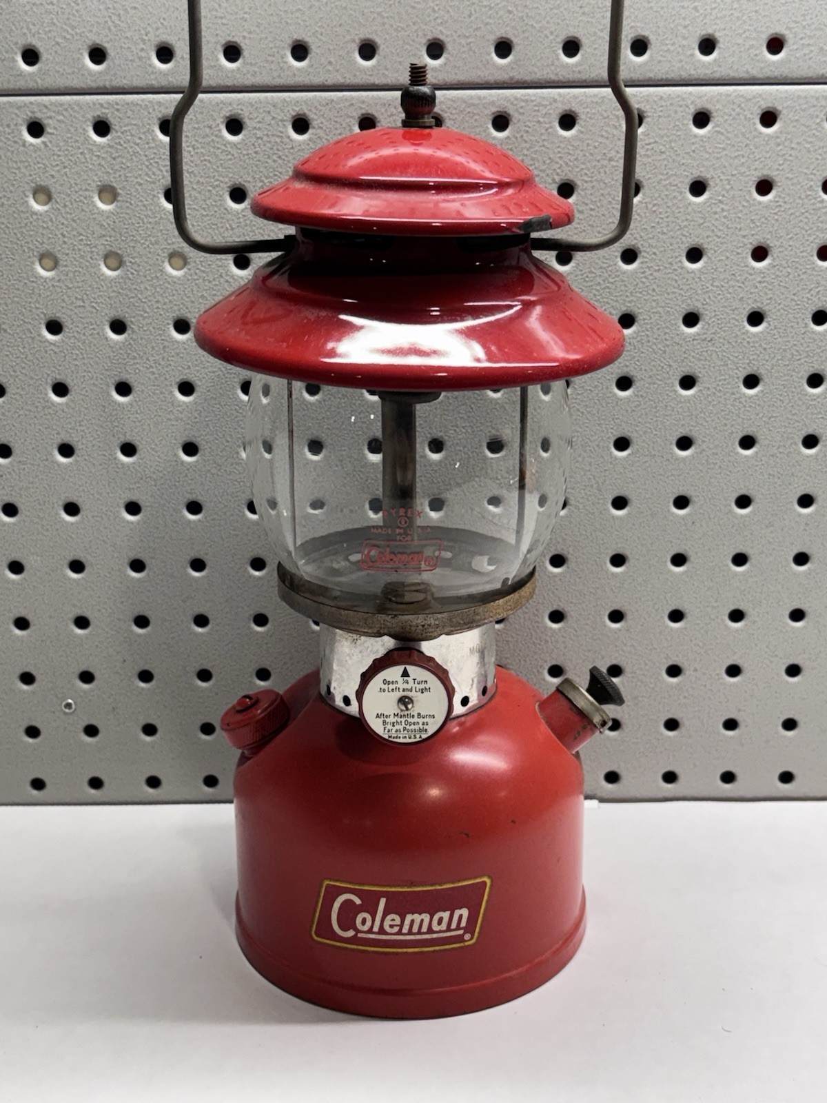 Vintage 1958 Coleman Lantern 200A Red 8/58 Lantern Pyrex Globe Working Vintage 1958 Coleman Lantern 200A Red 8/58 Lantern Pyrex Globe Working
