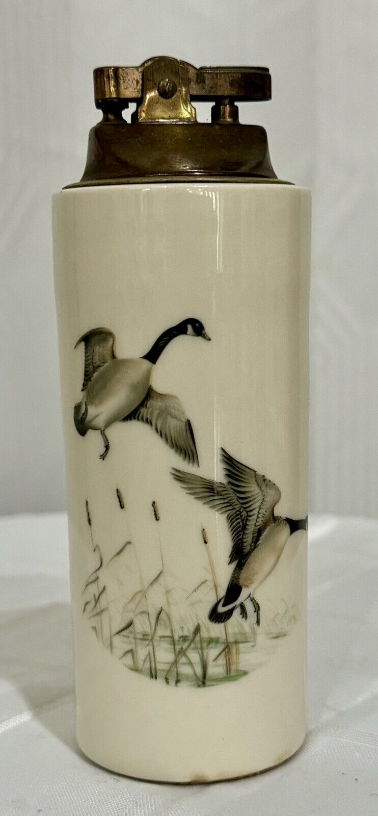 Vintage Hyalyn pottery #761 Table lighter w/ geese