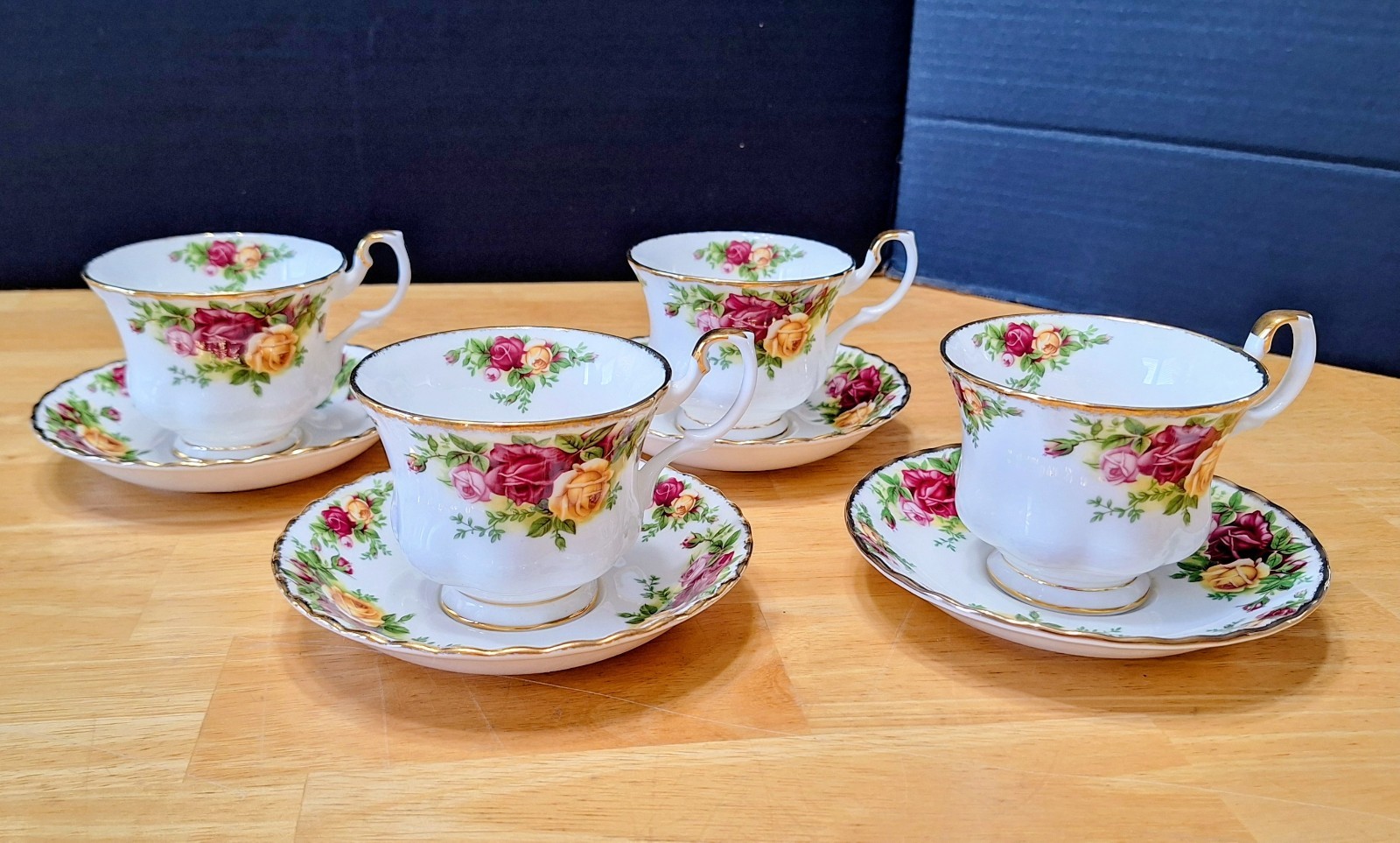 4 Sets of Vintage Royal Albert Old Country Roses Teacup & Saucer Set