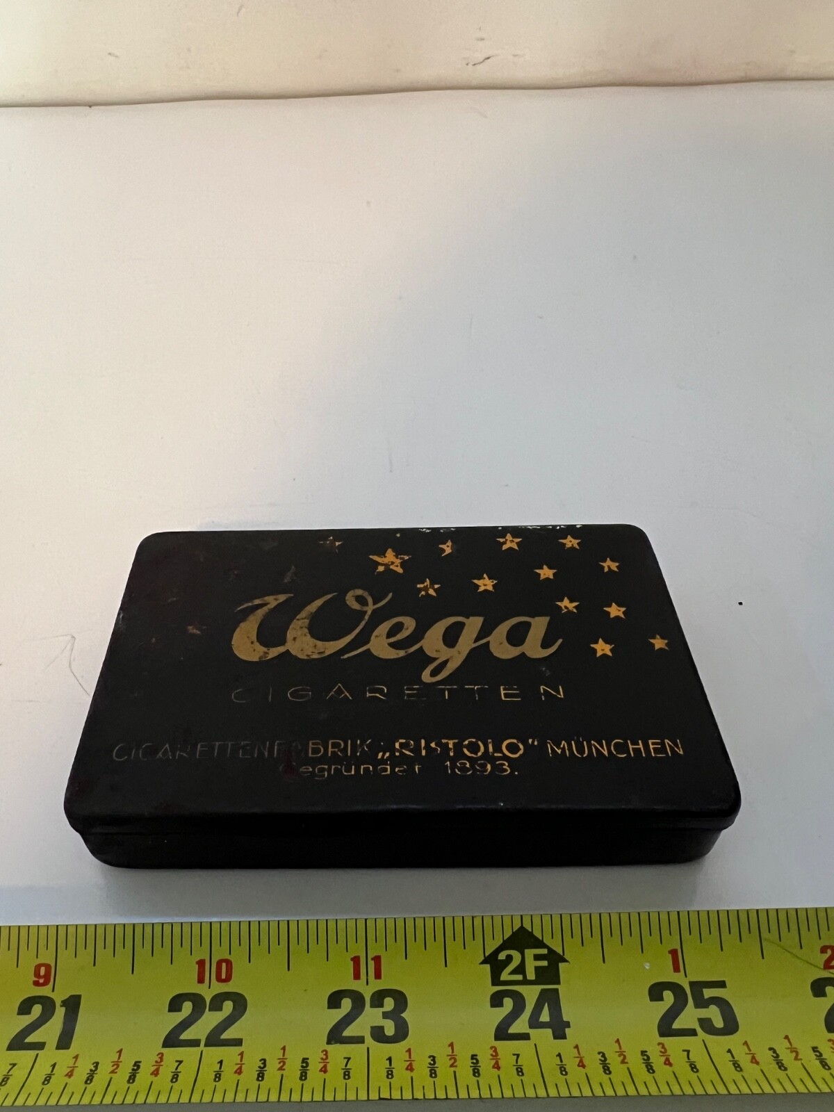 ANTIQUE SCHUTZ MARKE GERMAN WEGA CIGARETTEN CIGARETTE TIN
