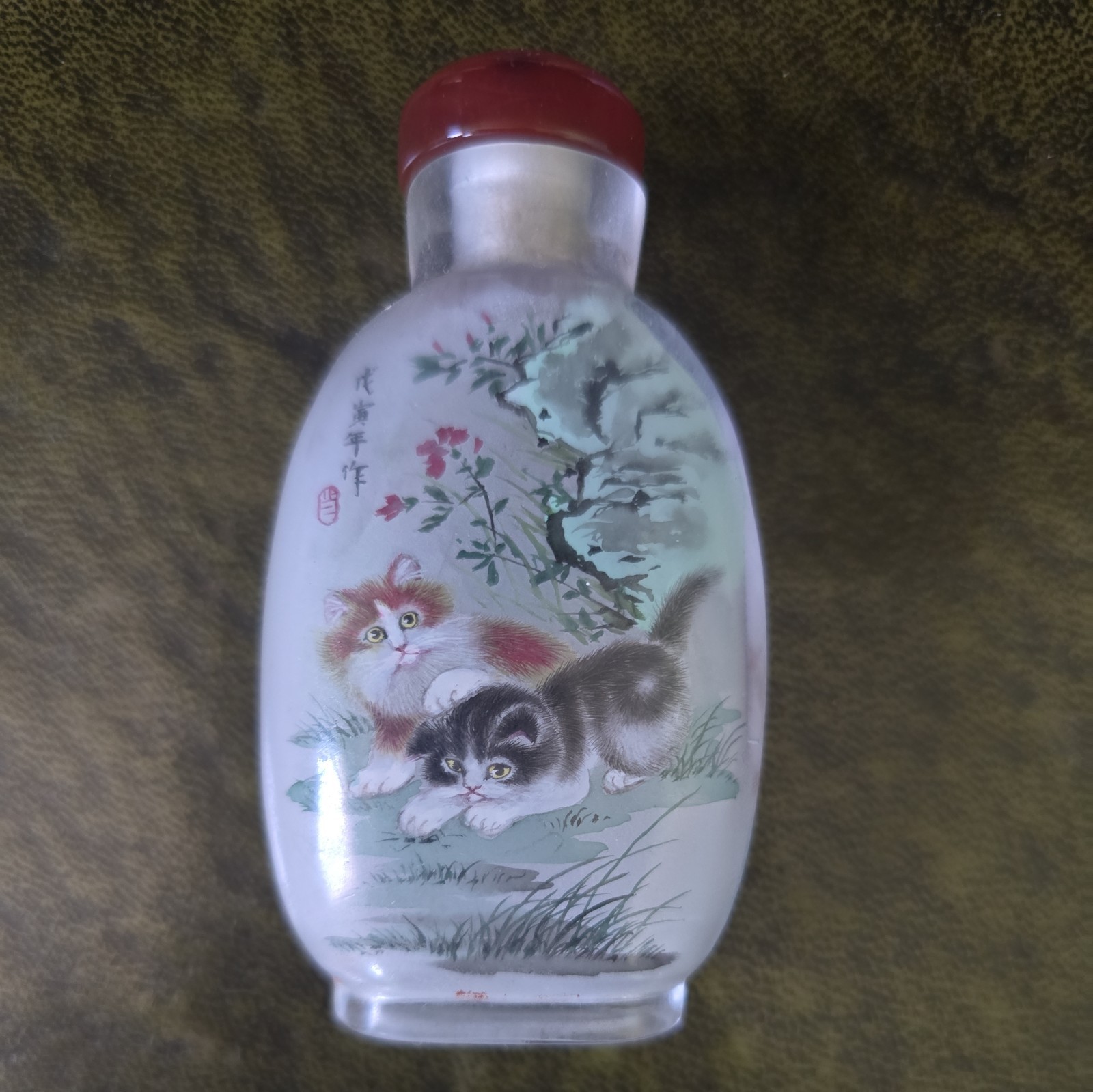 BEAUTIFUL CHINESE GLASS OVERLAY SNUFF BOTTLE HAND PAINTED ADORABLE KITTENS BEAUTIFUL CHINESE GLASS OVERLAY SNUFF BOTTLE HAND PAINTED ADORABLE KITTENS