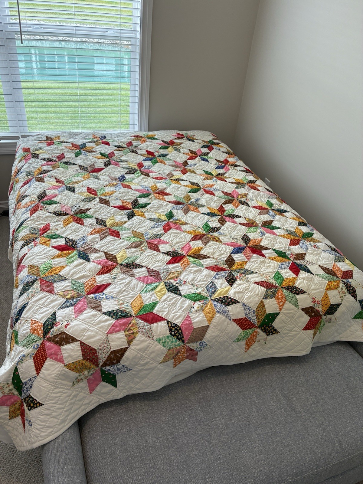 Vintage Amish Made Quilt 84” x 72”Vintage Flower Star Pattern Hand Stitched 