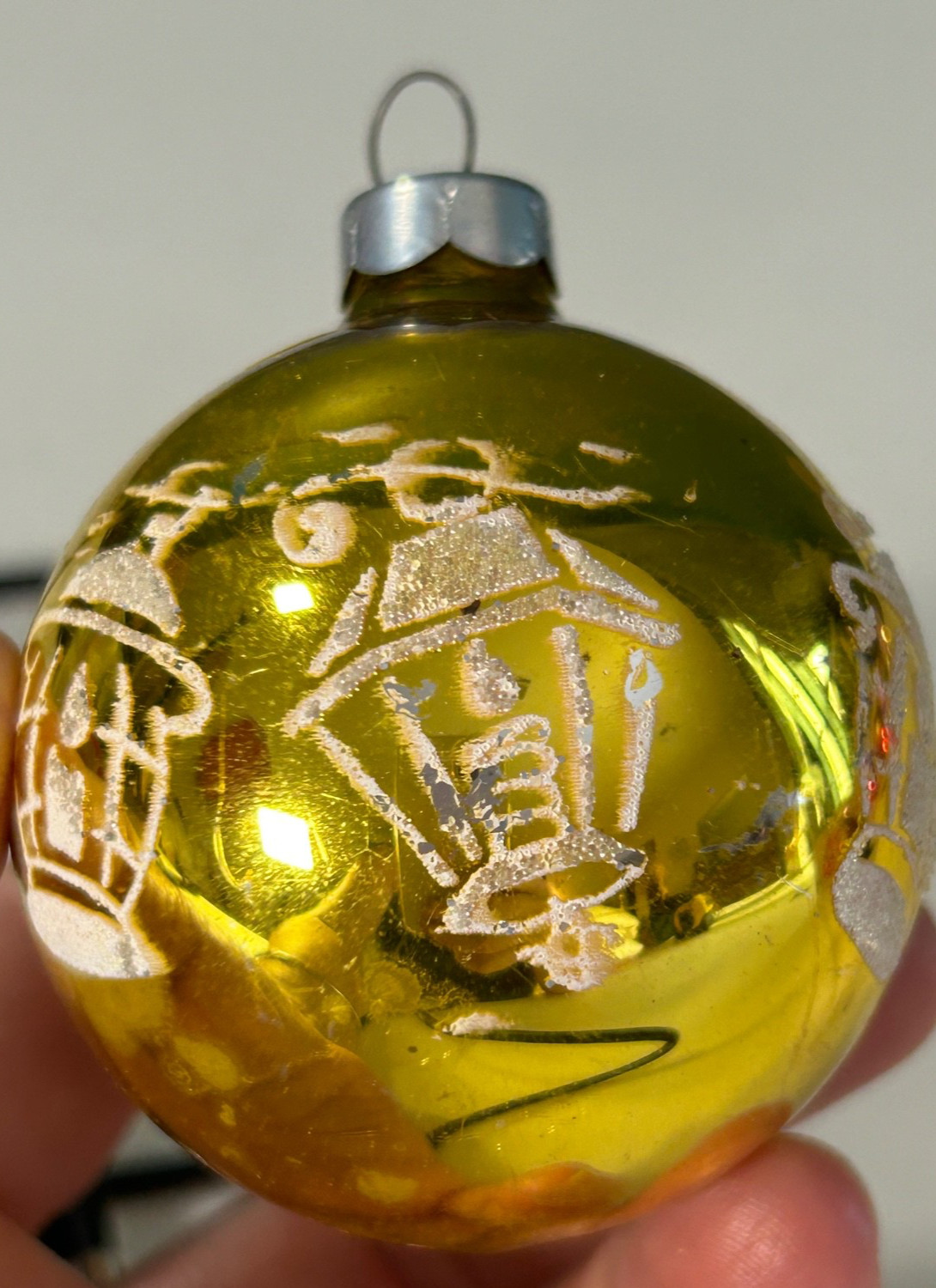 1950s Shiny Brite Stencil Ornament Glitter Gold All Over Lanterns 3\