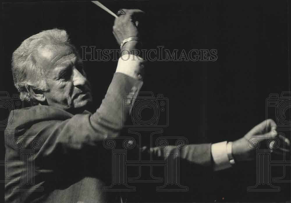 1988 Press Photo Baseball Announcer Bob Uecker Conducts Milwaukee Orchestra