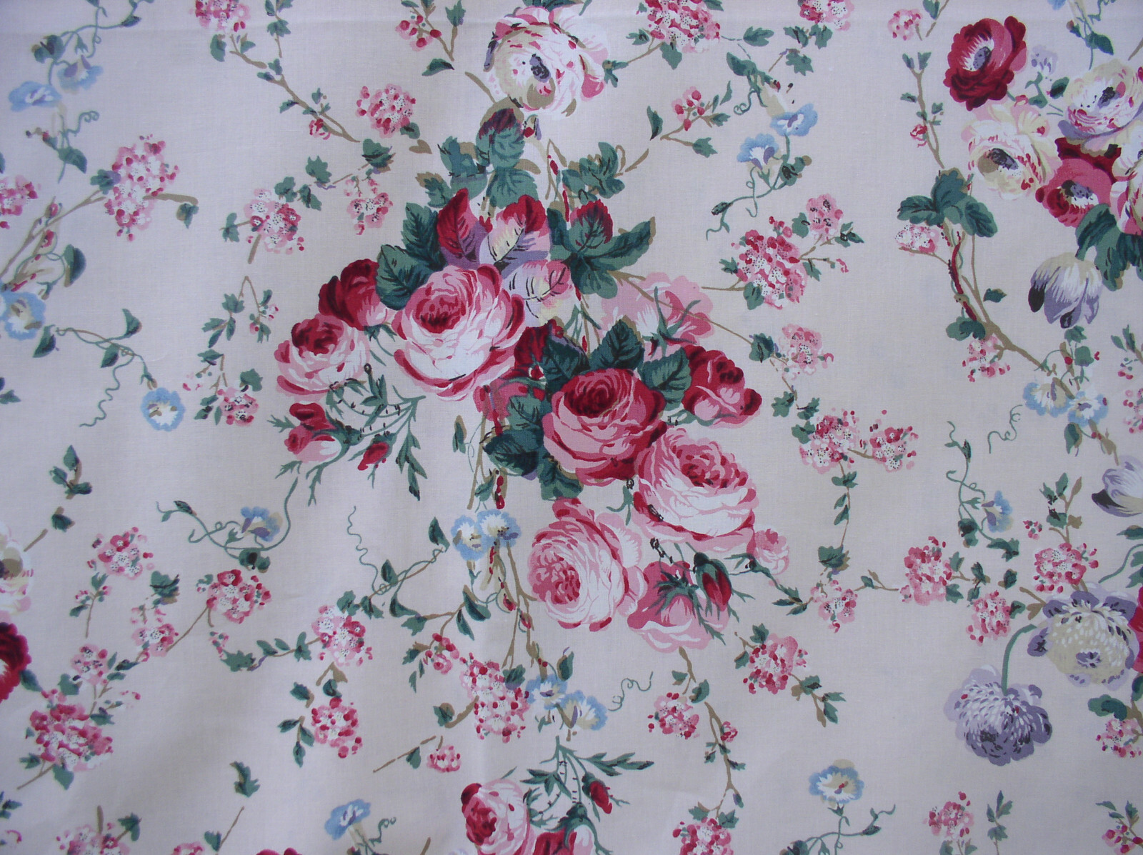 American Folk and Fabric Paddington Floral Red/Pink Roses Cotton Vintage Appeal 