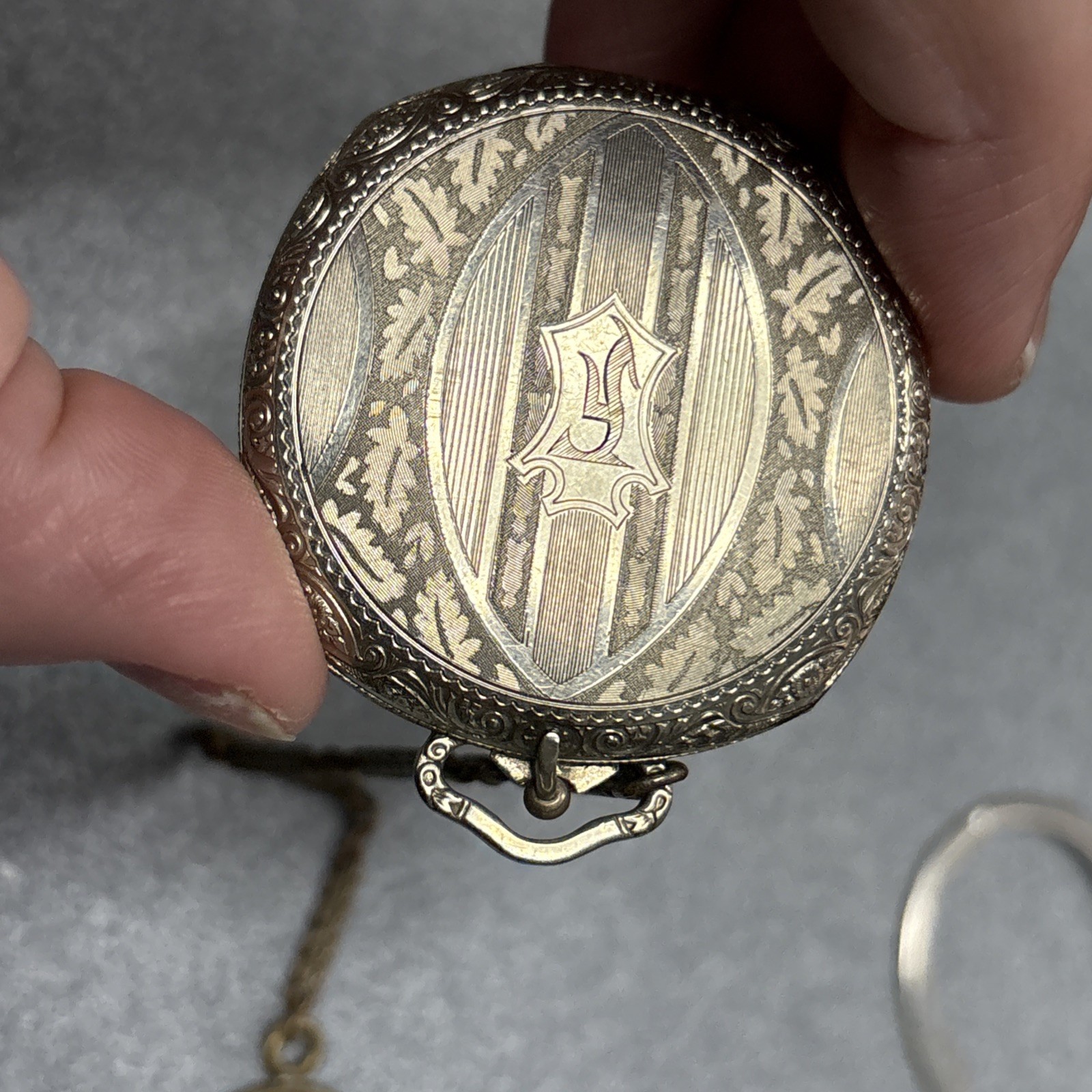 1920s Elgin Gold Filled Fingerling Compact, Beautiful 1920s Elgin Gold Filled Fingerling Compact, Beautiful